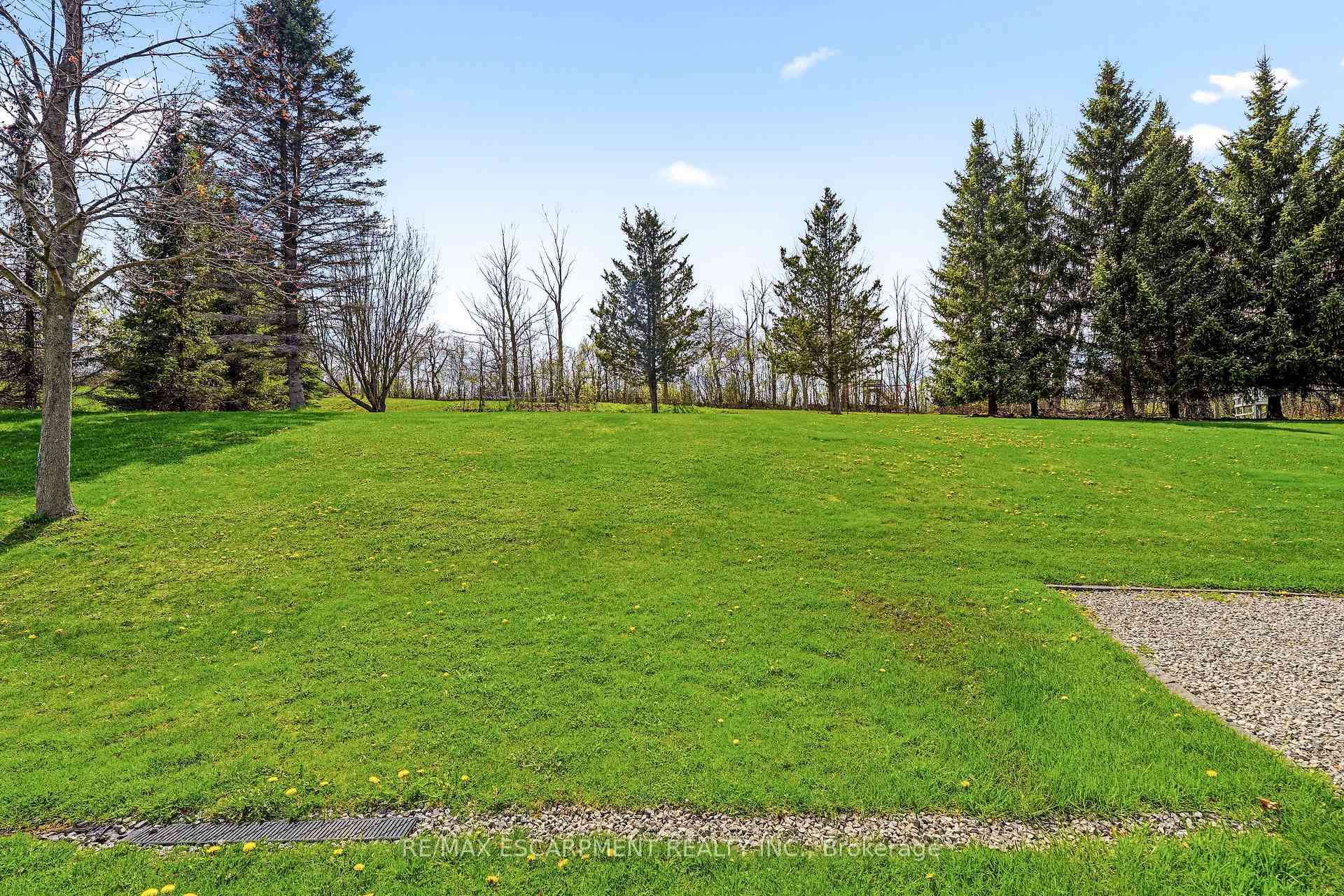 Photo 35 of 26 Weneil Drive, Hamilton, Freelton — HOMEH