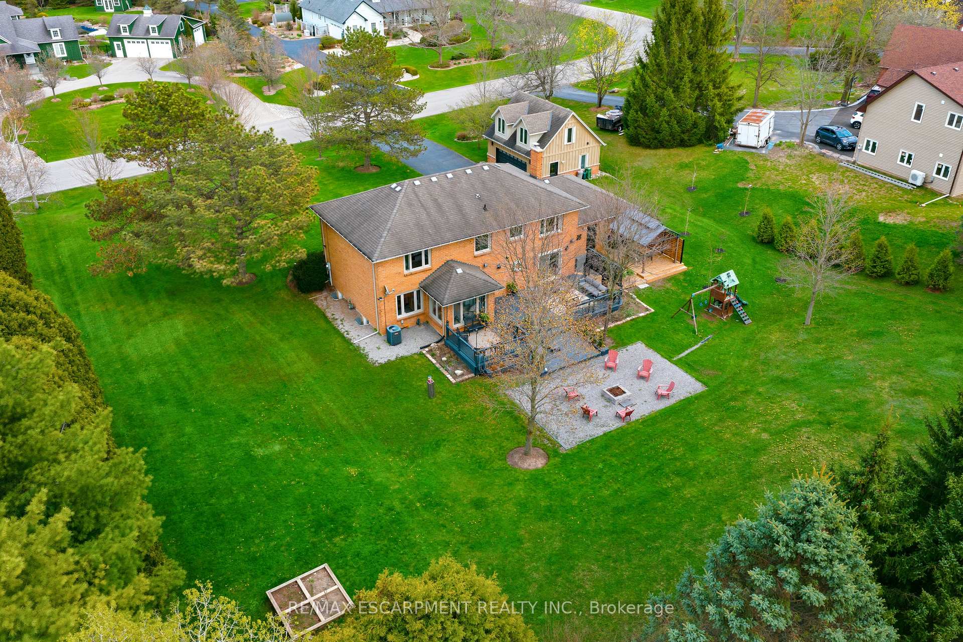 Photo 39 of 26 Weneil Drive, Hamilton, Freelton — HOMEH