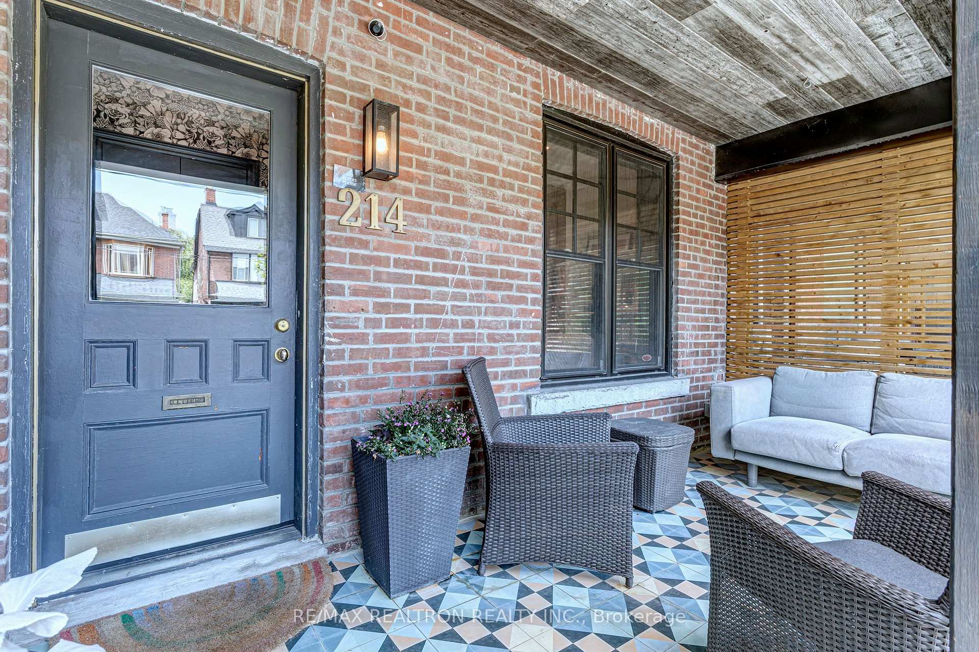 Photo 2 of 214 Grace Street, Toronto, Palmerston-Little Italy — HOMEH