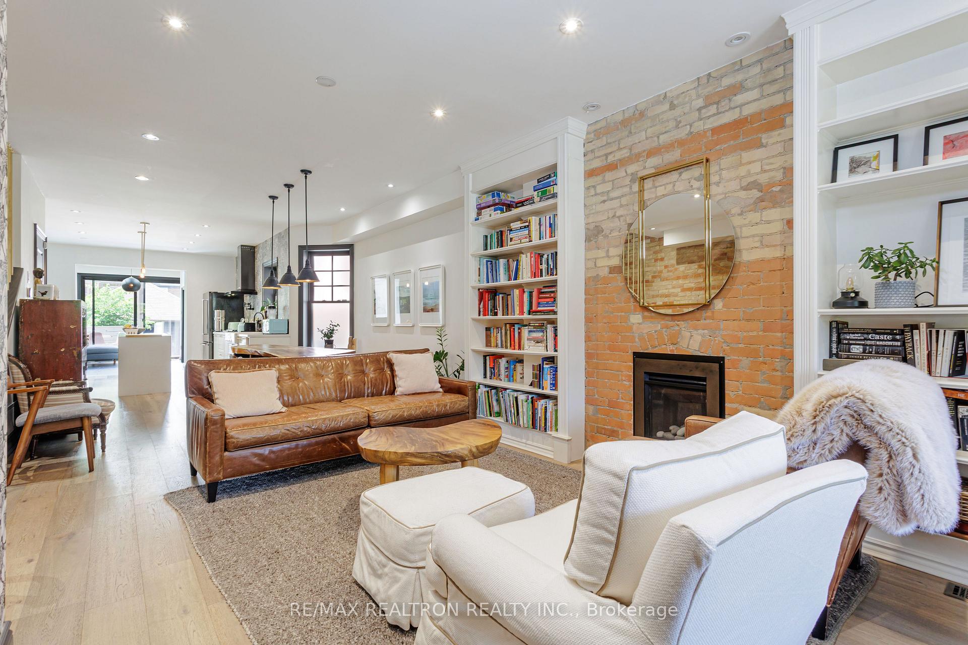 Photo 4 of 214 Grace Street, Toronto, Palmerston-Little Italy — HOMEH