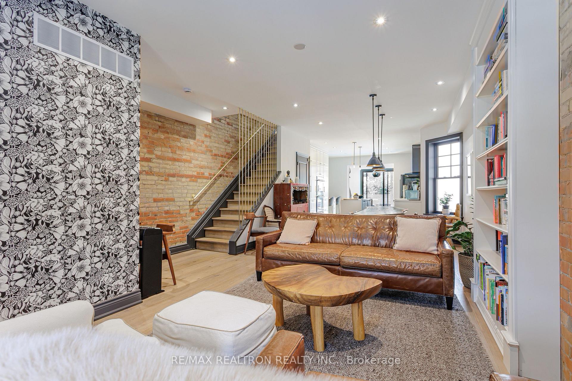 Photo 5 of 214 Grace Street, Toronto, Palmerston-Little Italy — HOMEH