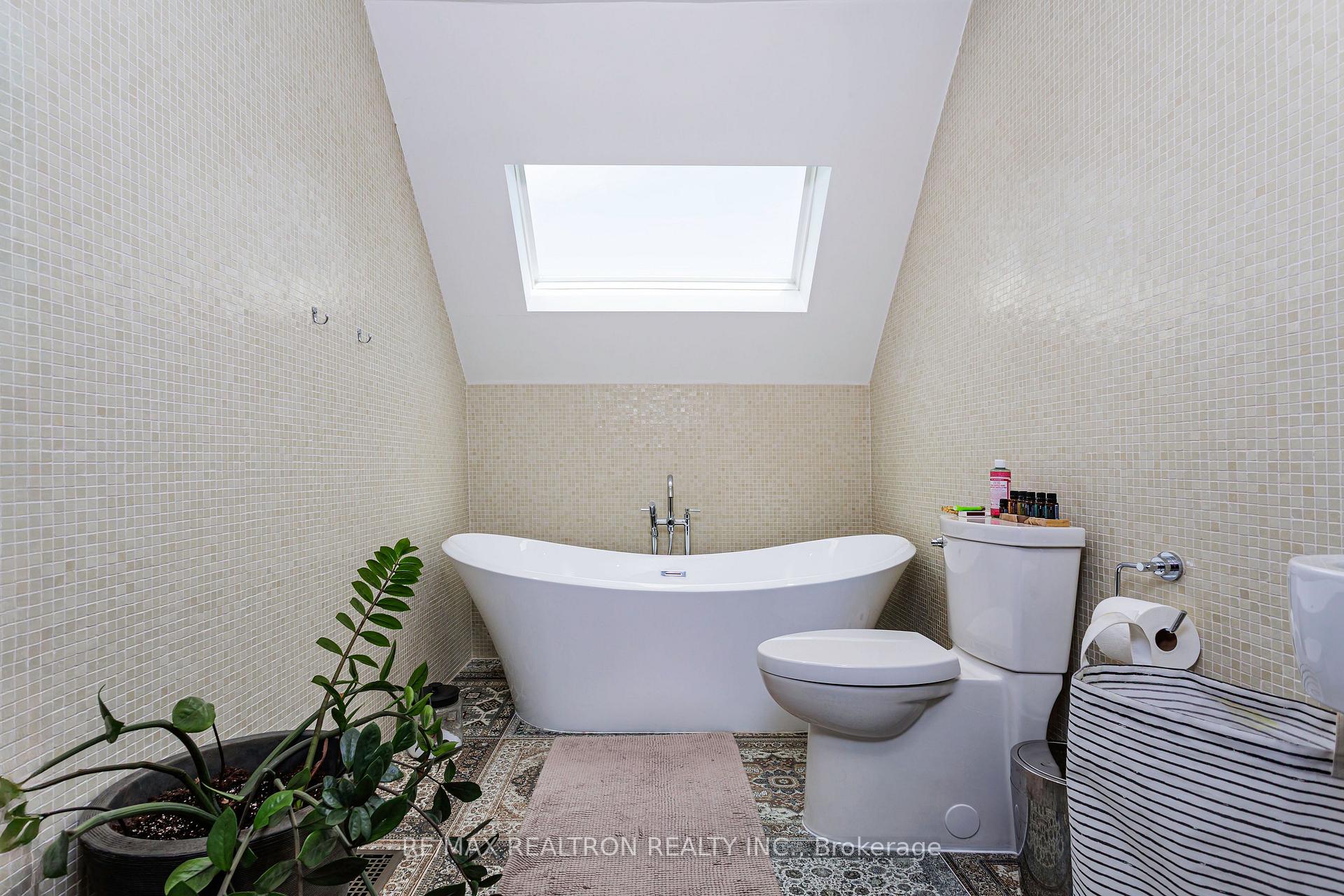 Photo 26 of 214 Grace Street, Toronto, Palmerston-Little Italy — HOMEH