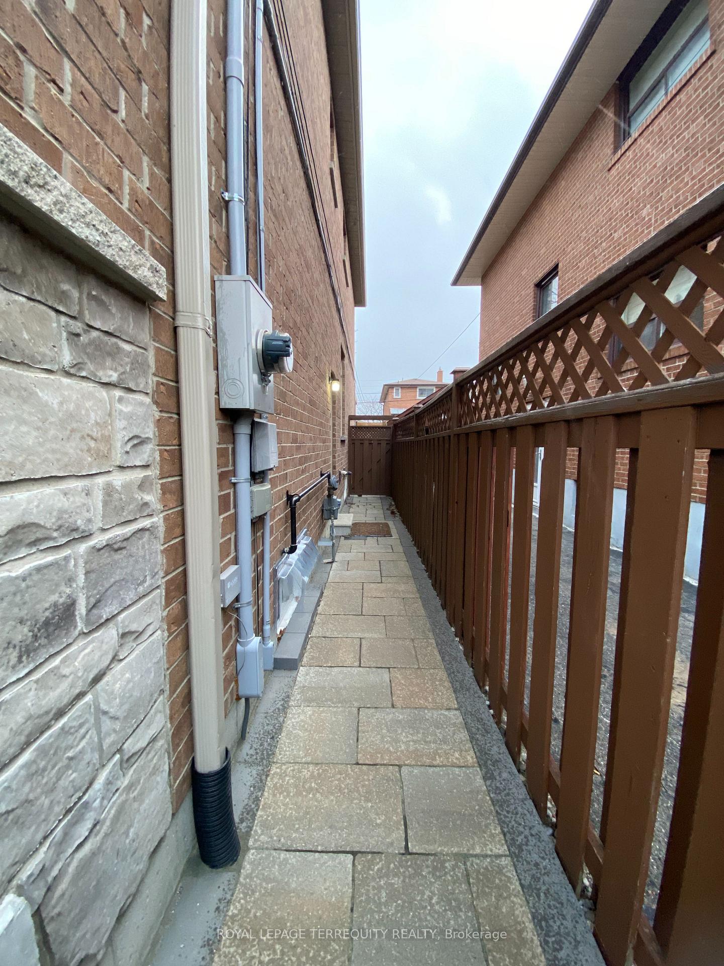 Photo 3 of Unit Lower, 20B Lunness Road, Etobicoke, Alderwood — HOMEH