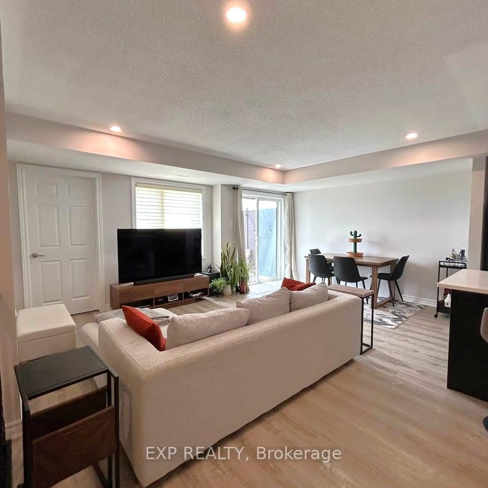 Photo 3 of 720 Lapland Private, Ottawa, Kanata - Emerald Meadows/Trailwest — HOMEH