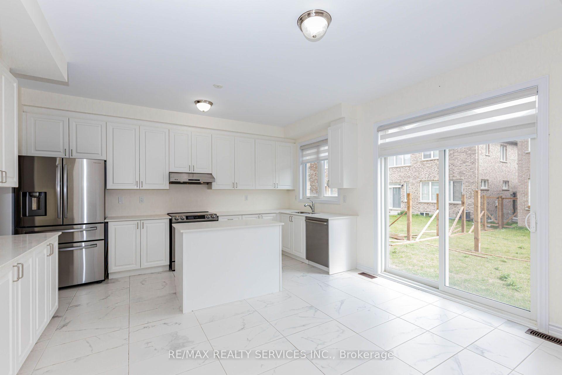Photo 12 of 37 Royal Fern Crescent, Caledon, Rural Caledon — HOMEH