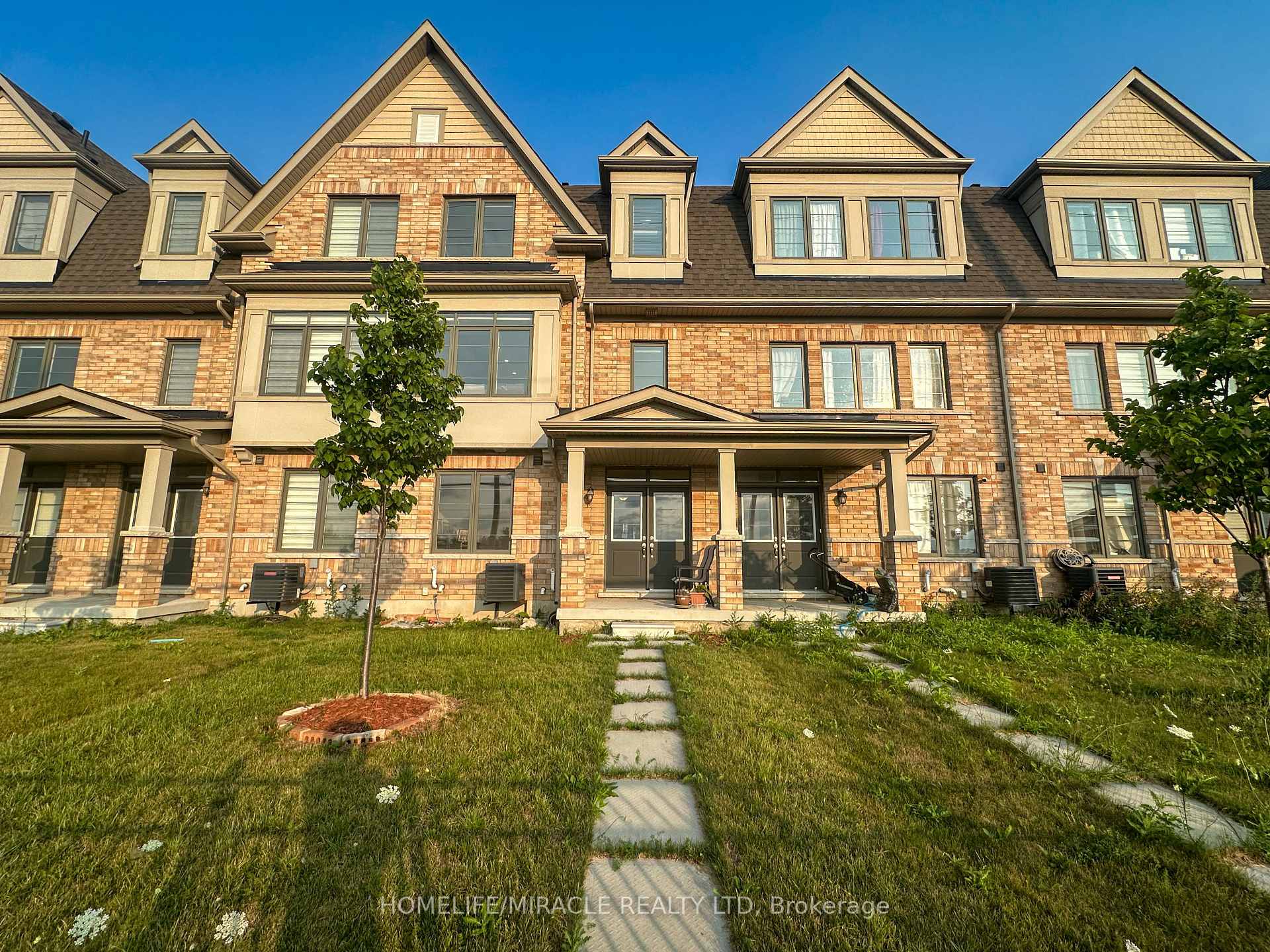 Photo 1 of 58 Fruitvale Circle, Brampton, Brampton West — HOMEH