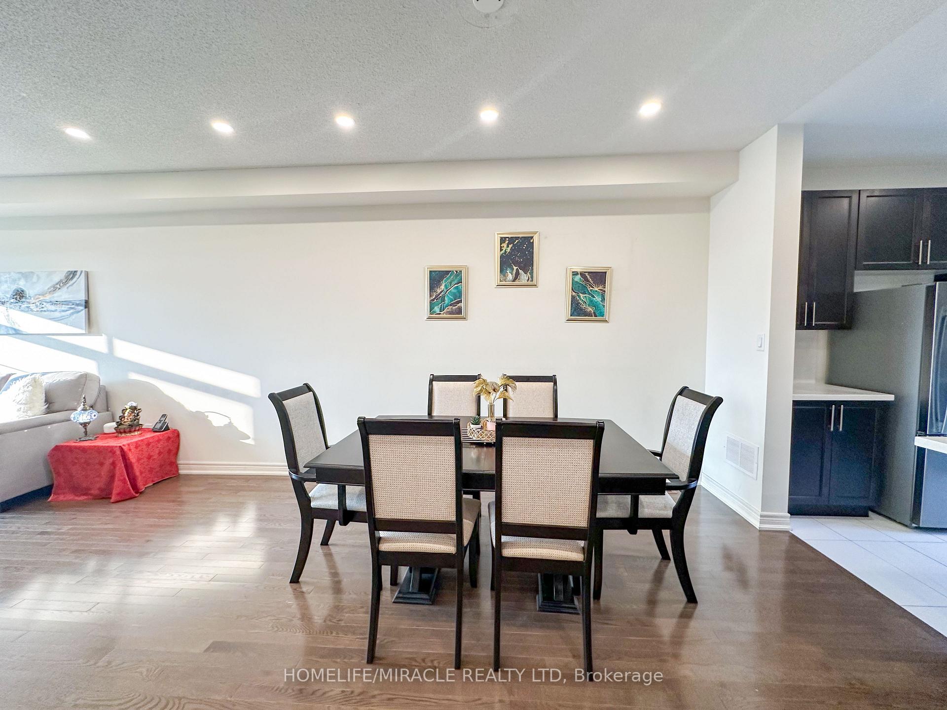 Photo 6 of 58 Fruitvale Circle, Brampton, Brampton West — HOMEH