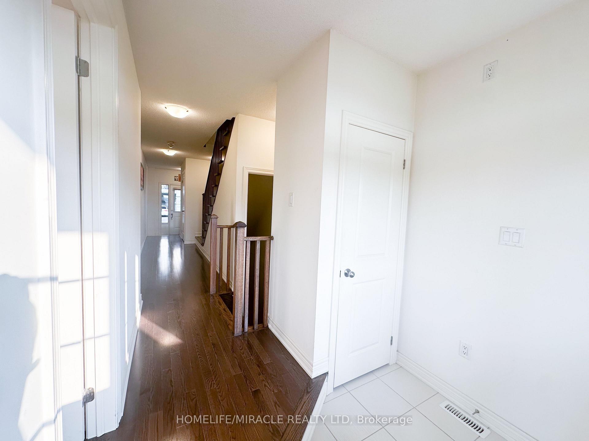 Photo 7 of 58 Fruitvale Circle, Brampton, Brampton West — HOMEH