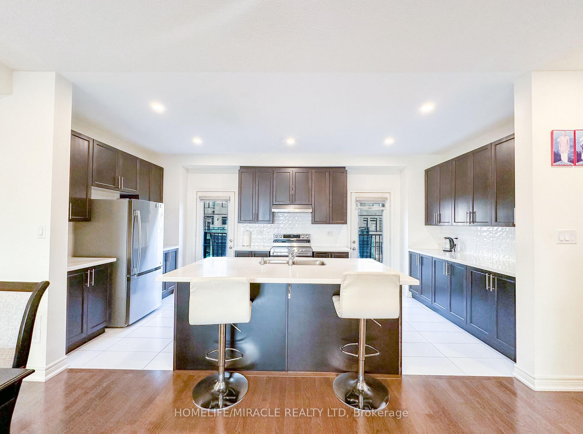 Photo 9 of 58 Fruitvale Circle, Brampton, Brampton West — HOMEH