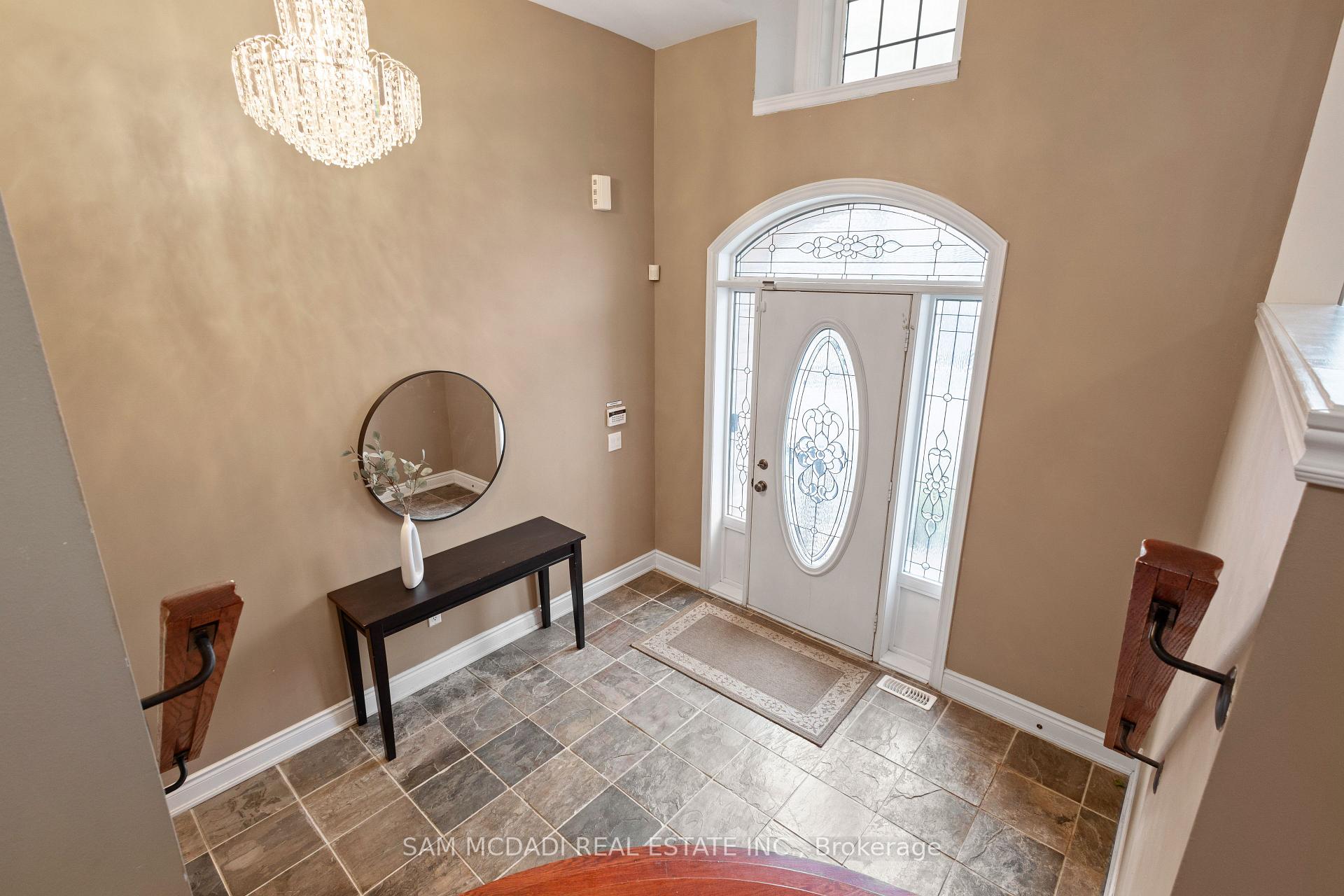 Photo 4 of 15 Eaglesprings Crescent, Brampton, Bram East — HOMEH