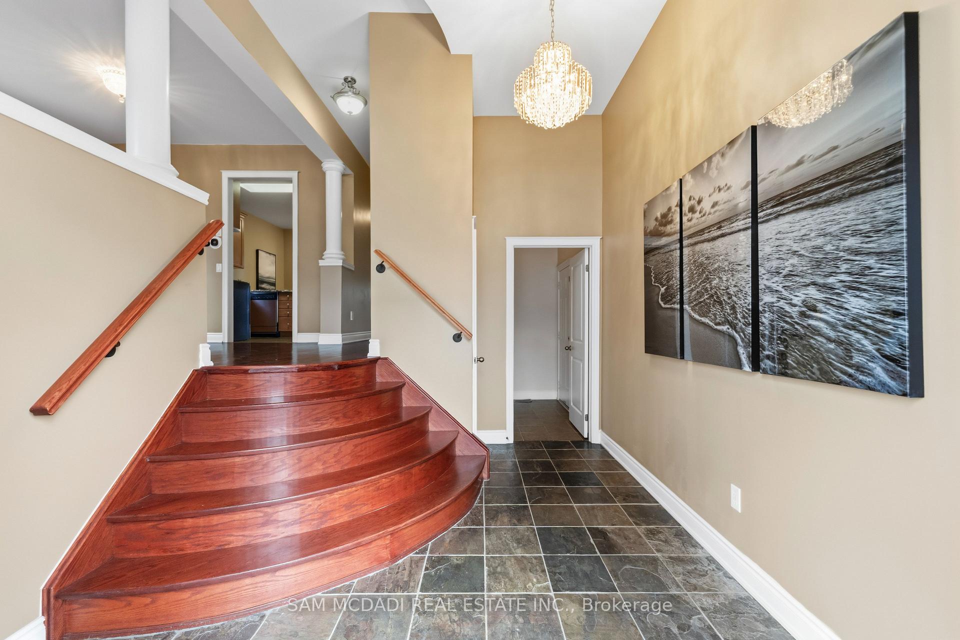 Photo 5 of 15 Eaglesprings Crescent, Brampton, Bram East — HOMEH