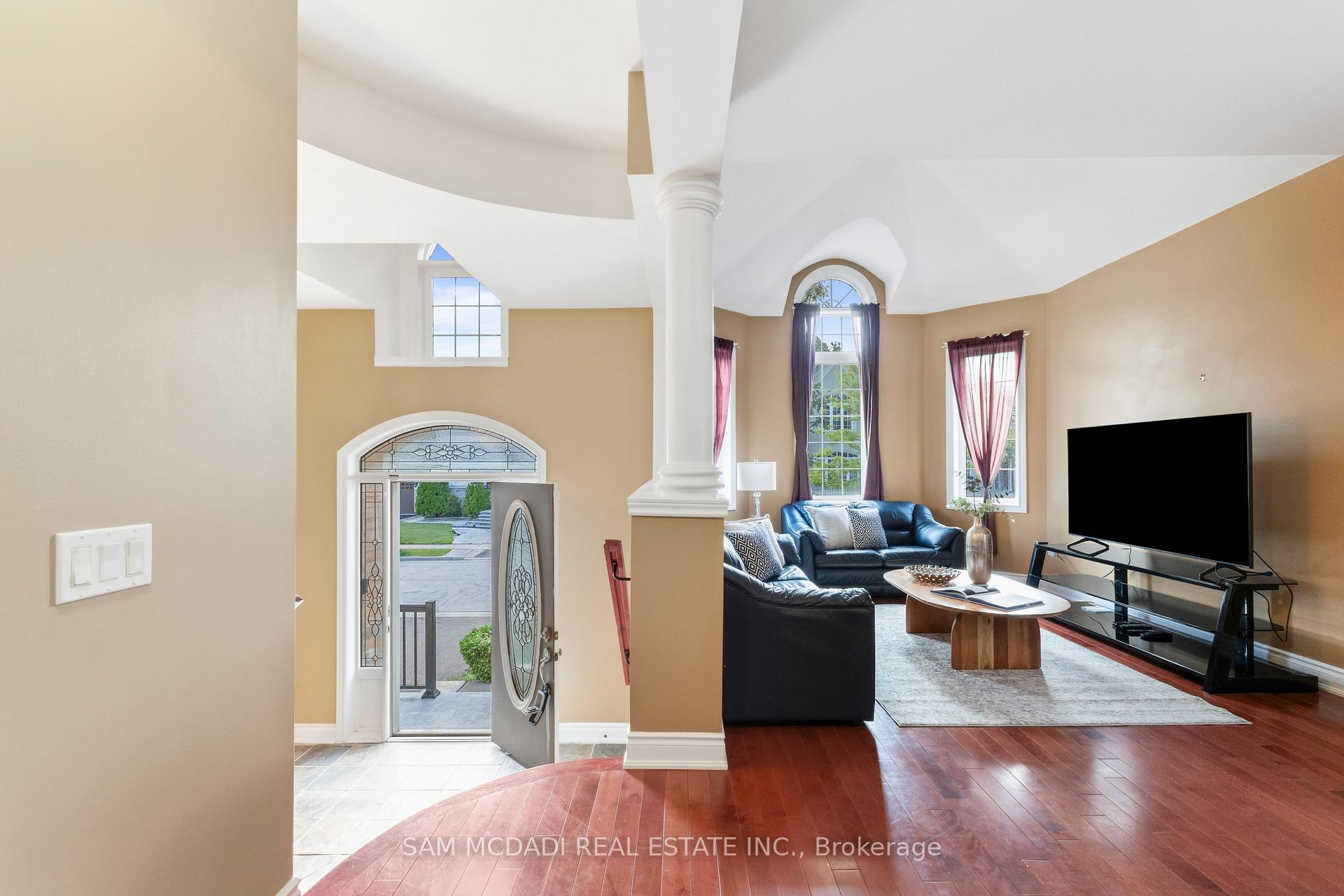 Photo 6 of 15 Eaglesprings Crescent, Brampton, Bram East — HOMEH