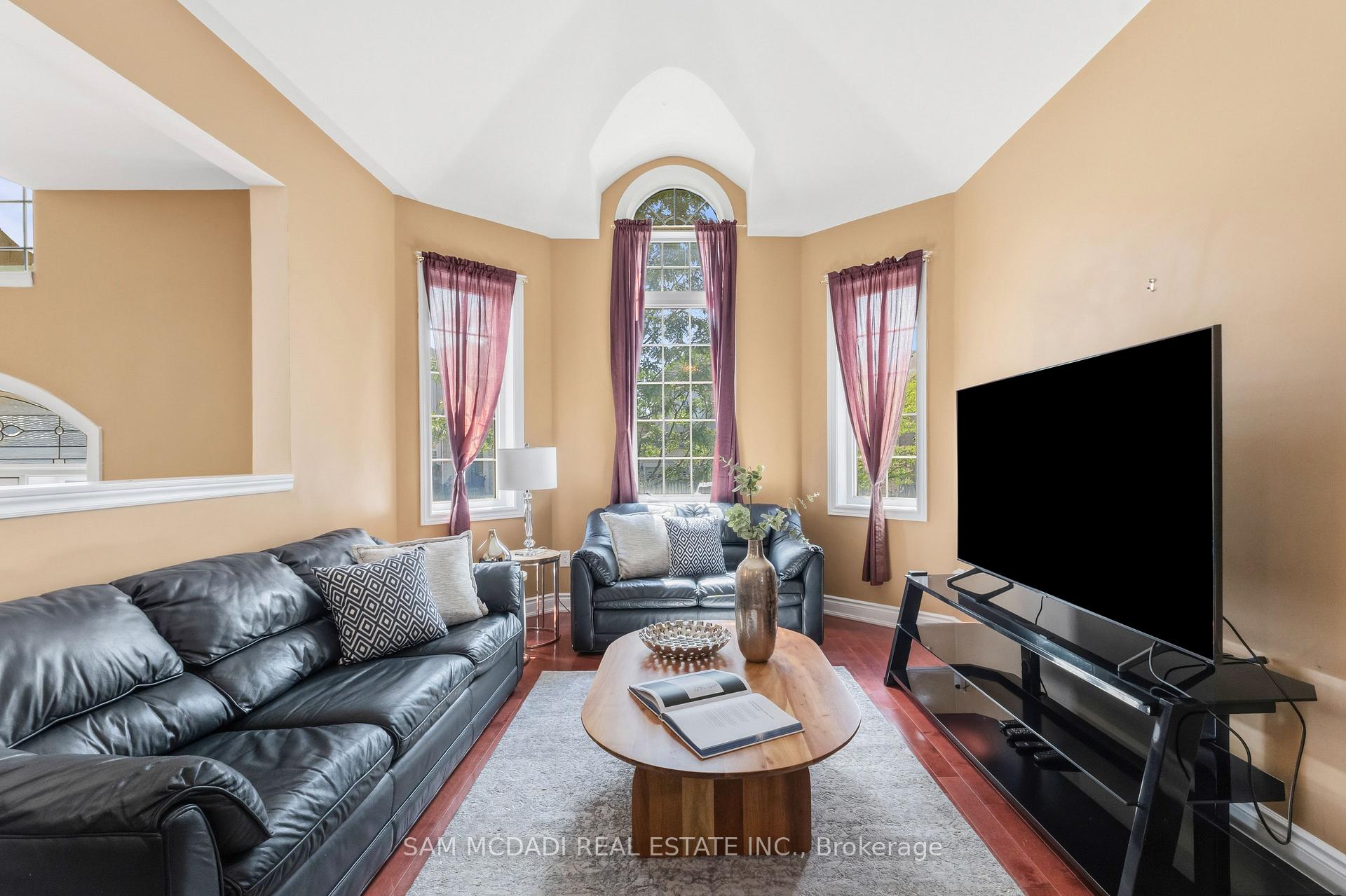 Photo 9 of 15 Eaglesprings Crescent, Brampton, Bram East — HOMEH
