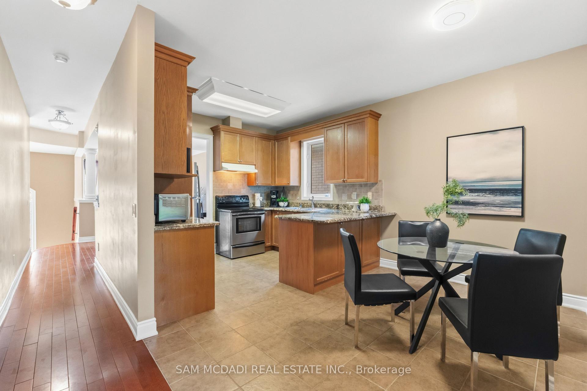 Photo 11 of 15 Eaglesprings Crescent, Brampton, Bram East — HOMEH