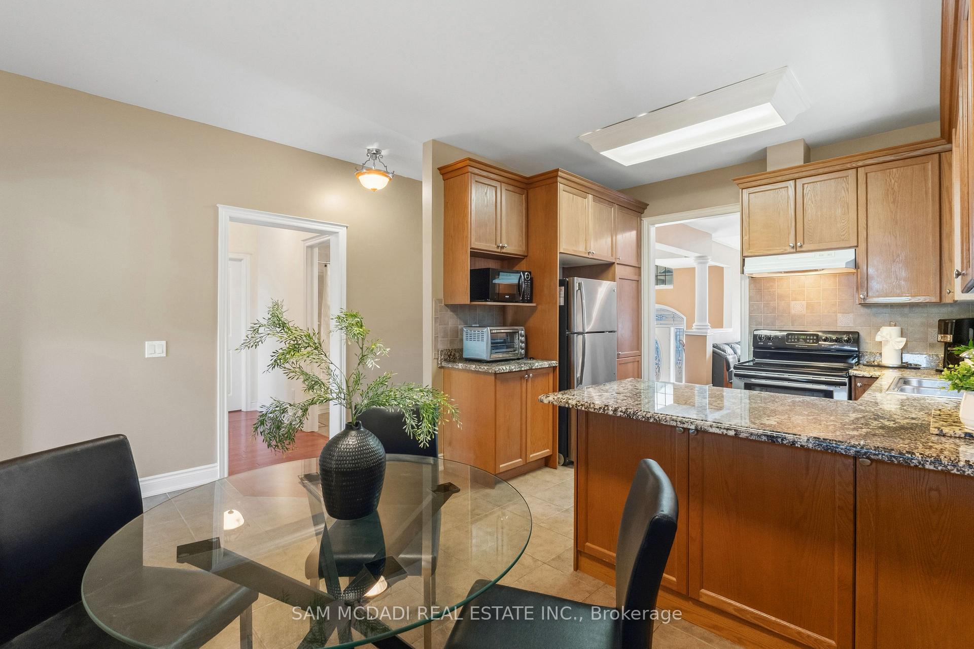 Photo 13 of 15 Eaglesprings Crescent, Brampton, Bram East — HOMEH