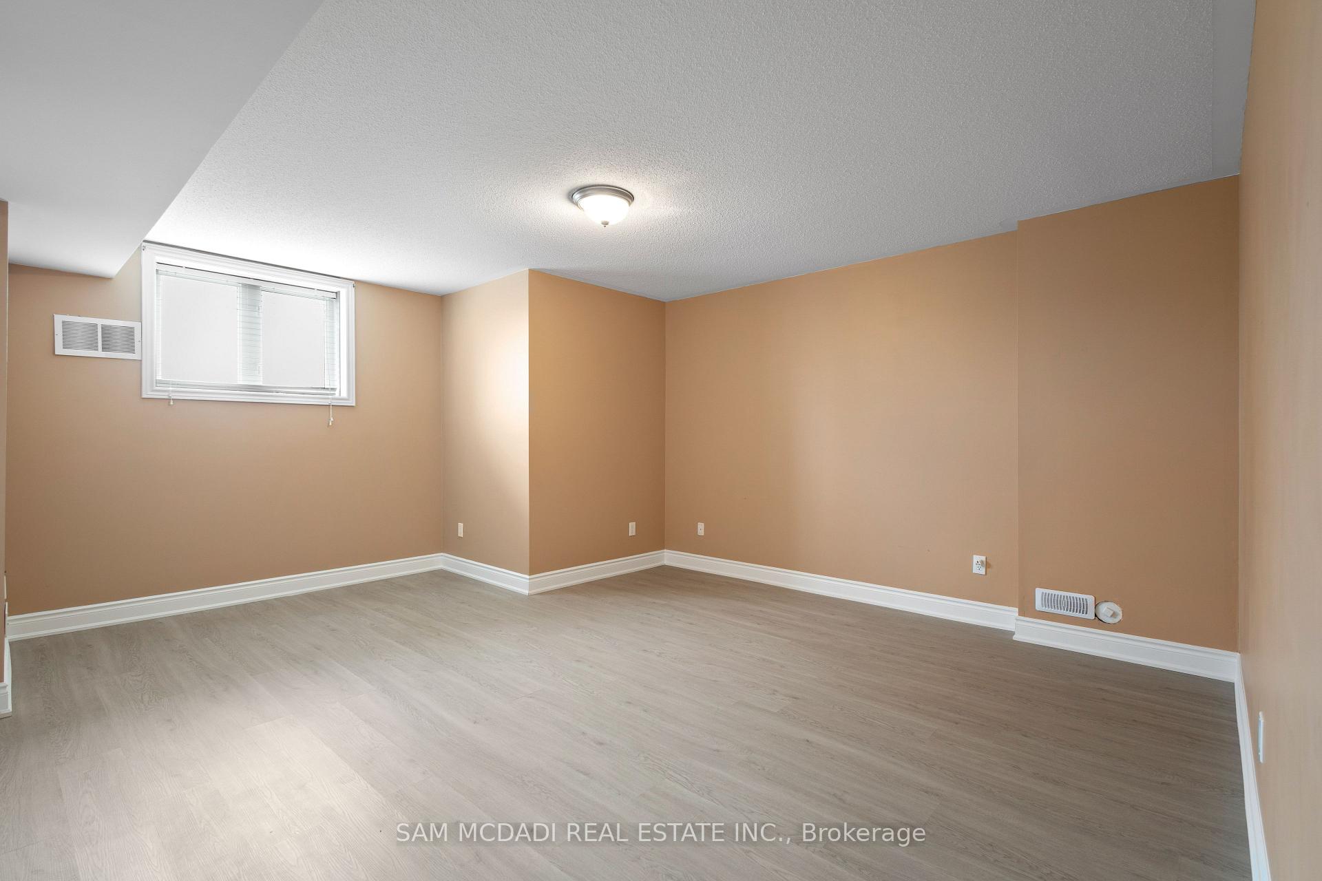 Photo 37 of 15 Eaglesprings Crescent, Brampton, Bram East — HOMEH
