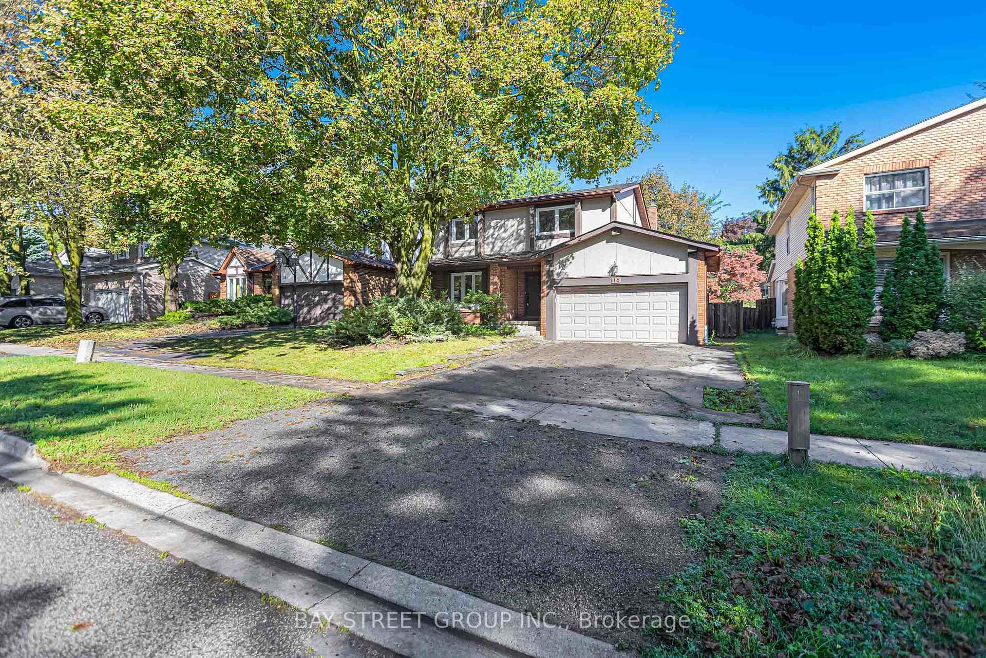 Photo 2 of 16 Innisbrook Crescent, Markham, Aileen-Willowbrook — HOMEH