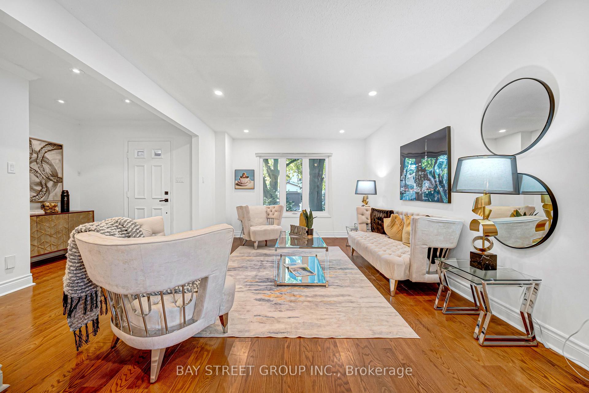 Photo 5 of 16 Innisbrook Crescent, Markham, Aileen-Willowbrook — HOMEH