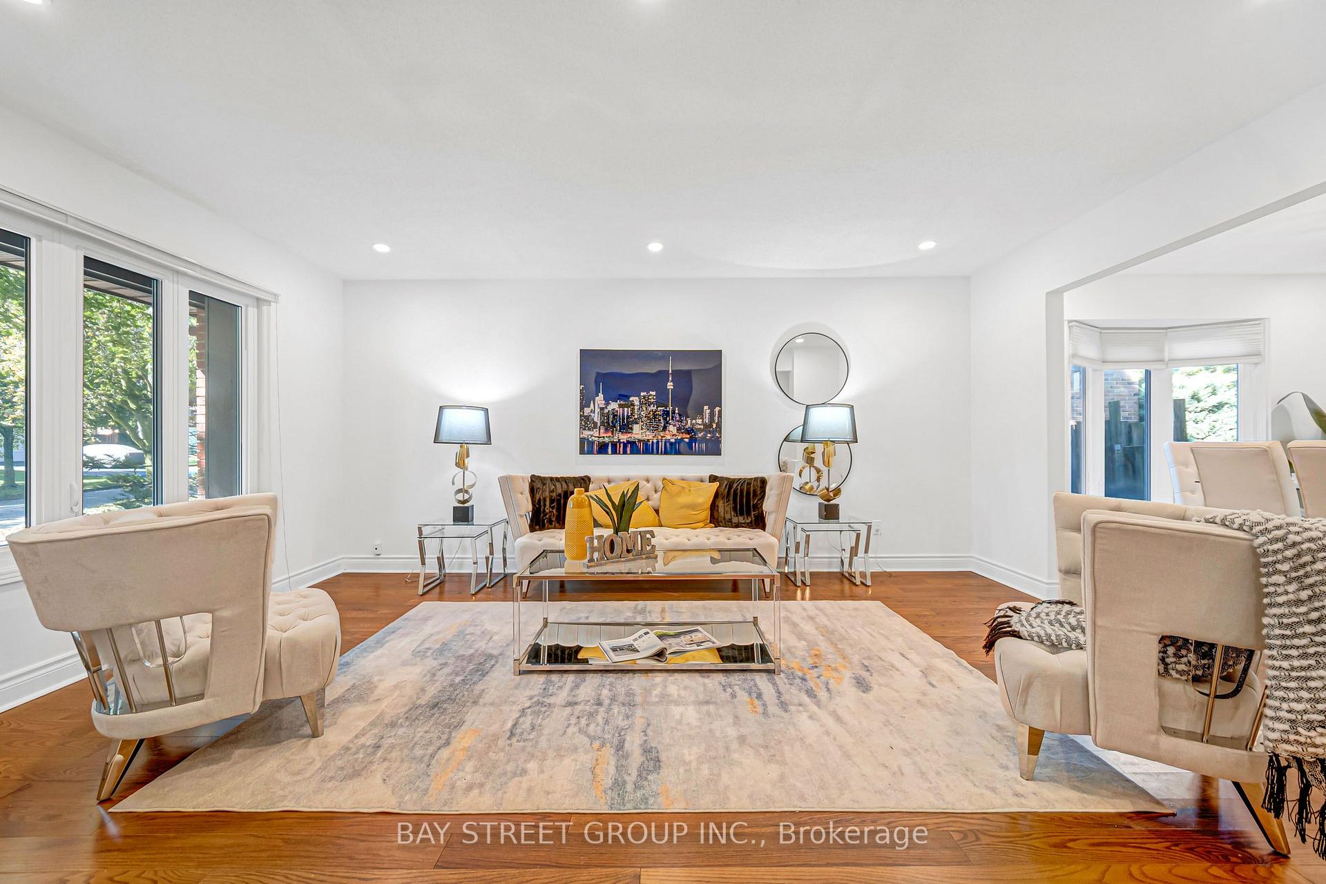 Photo 4 of 16 Innisbrook Crescent, Markham, Aileen-Willowbrook — HOMEH