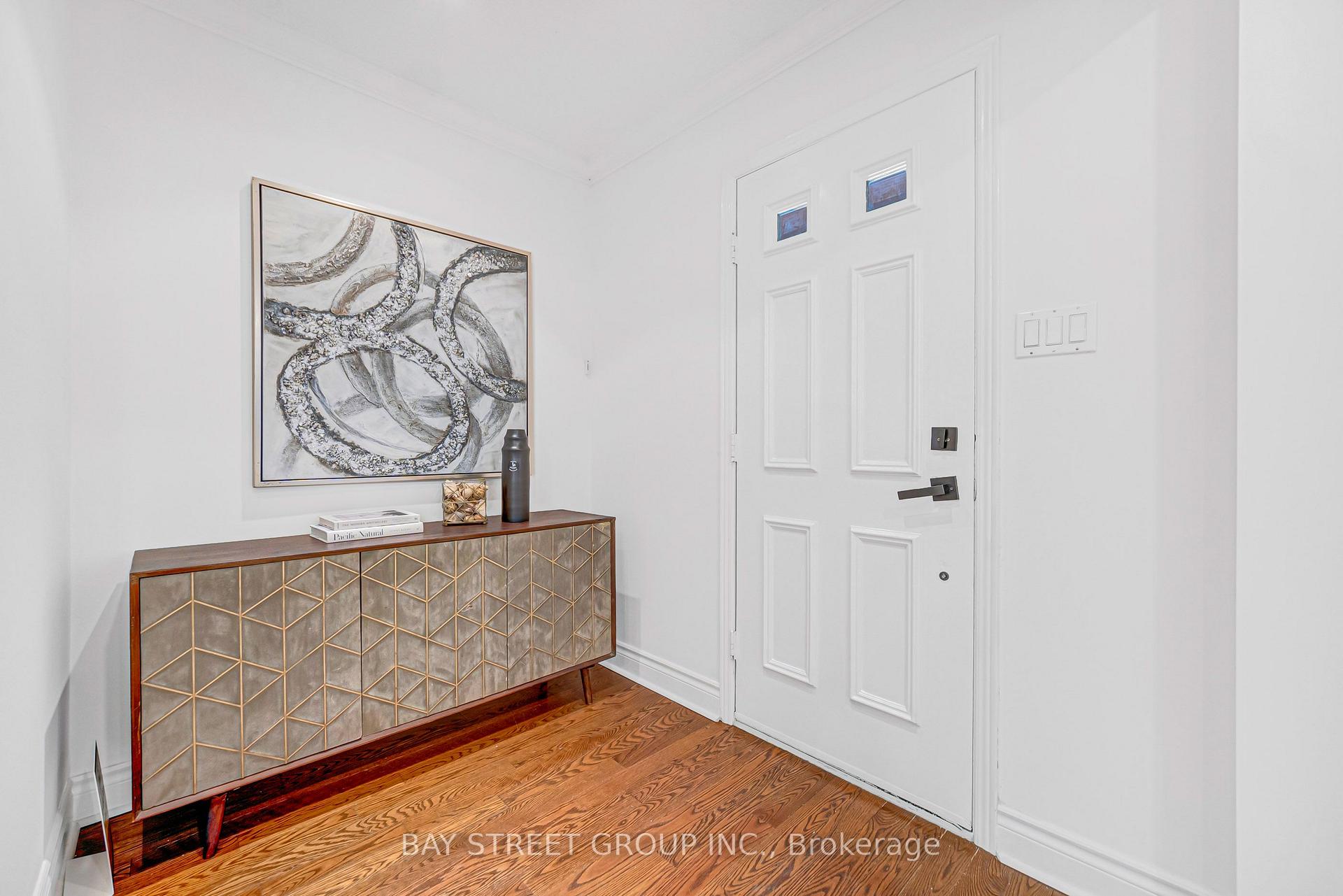 Photo 3 of 16 Innisbrook Crescent, Markham, Aileen-Willowbrook — HOMEH