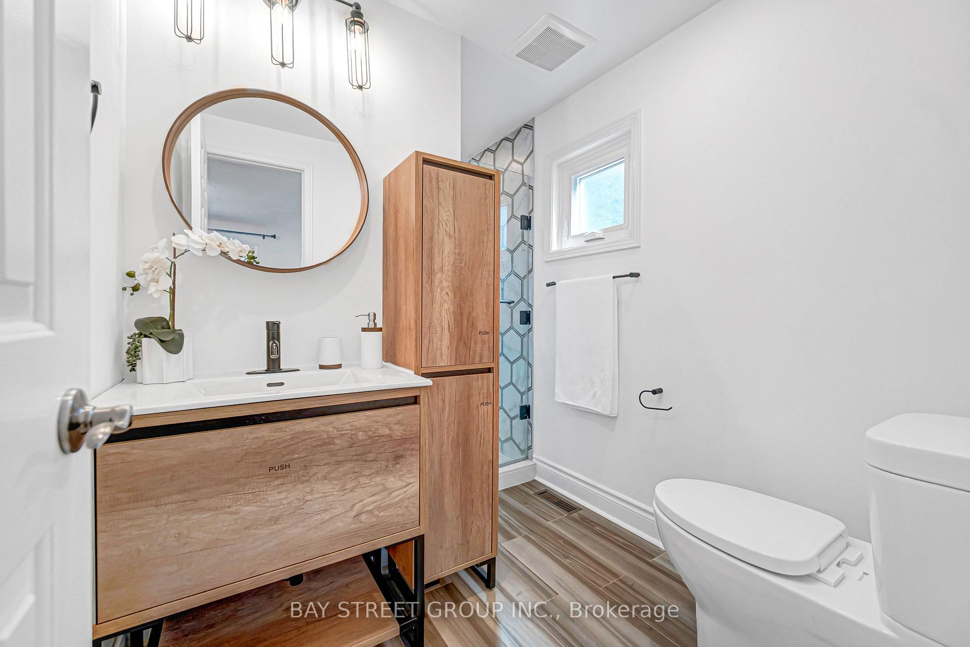 Photo 30 of 16 Innisbrook Crescent, Markham, Aileen-Willowbrook — HOMEH