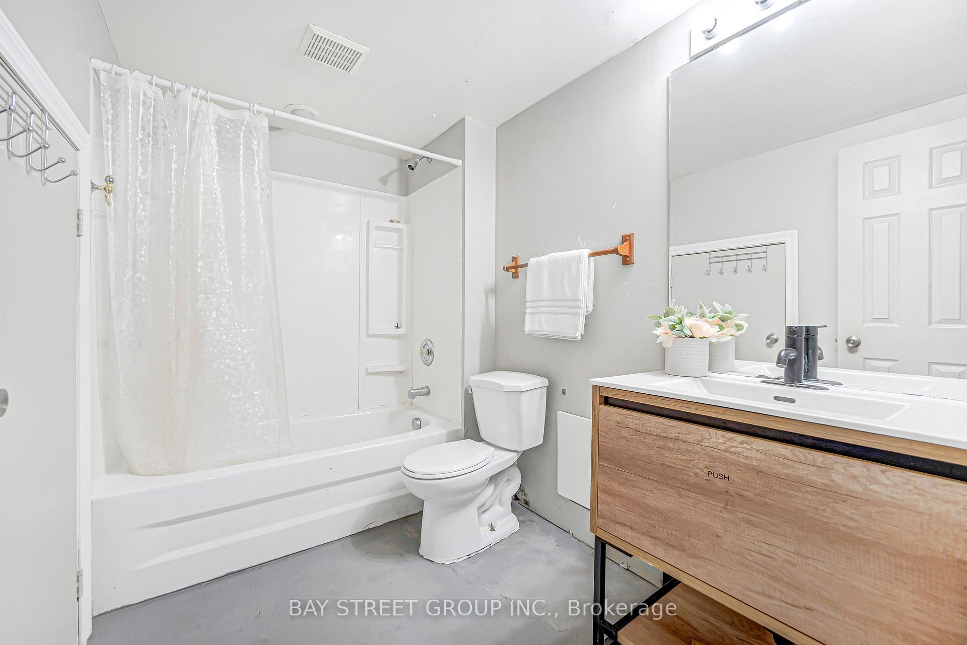 Photo 41 of 16 Innisbrook Crescent, Markham, Aileen-Willowbrook — HOMEH
