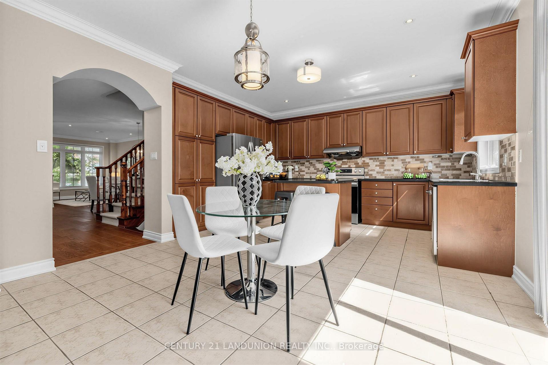 Photo 8 of 21 Hendel Drive, Vaughan, Patterson — HOMEH