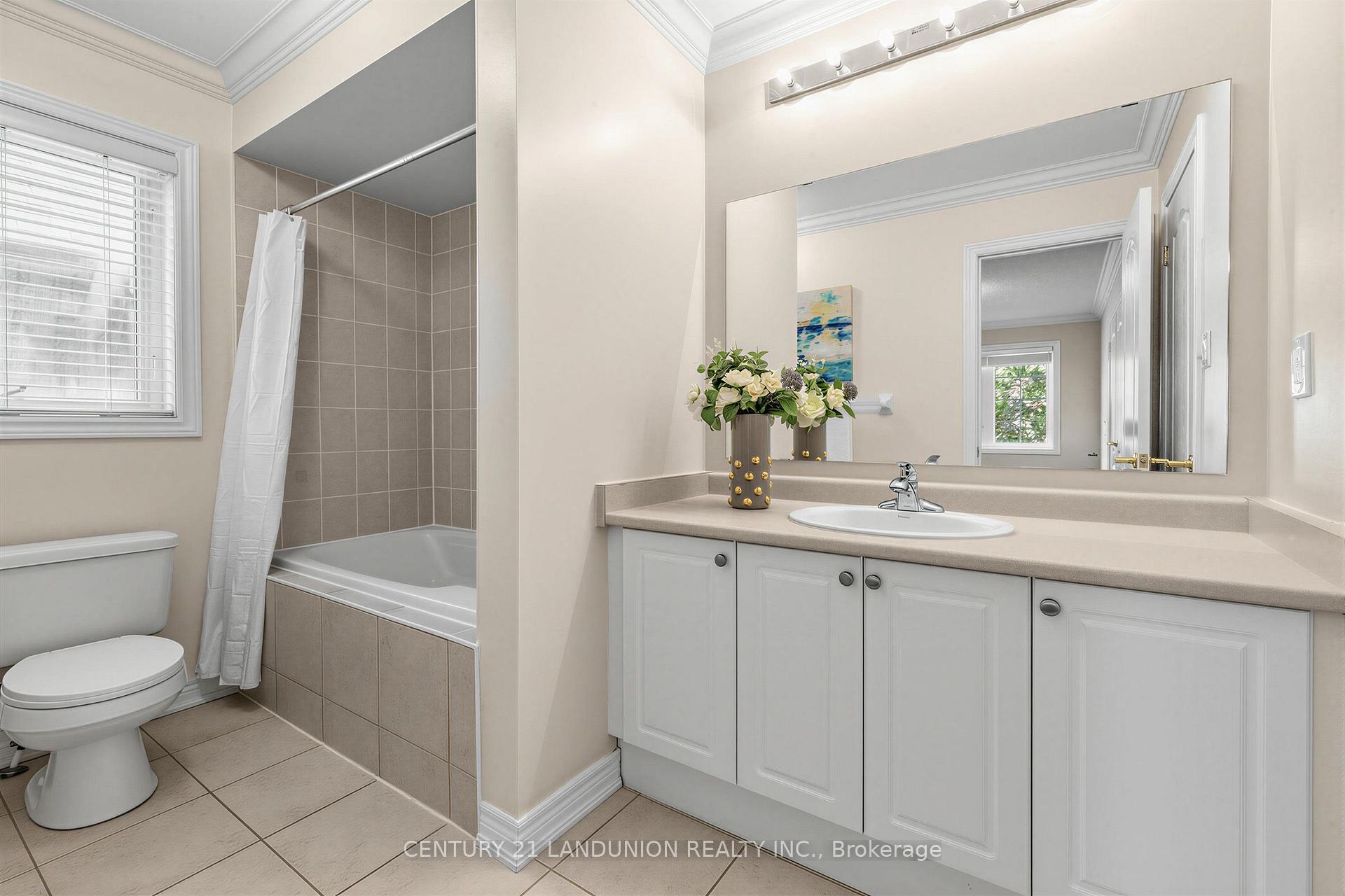 Photo 13 of 21 Hendel Drive, Vaughan, Patterson — HOMEH