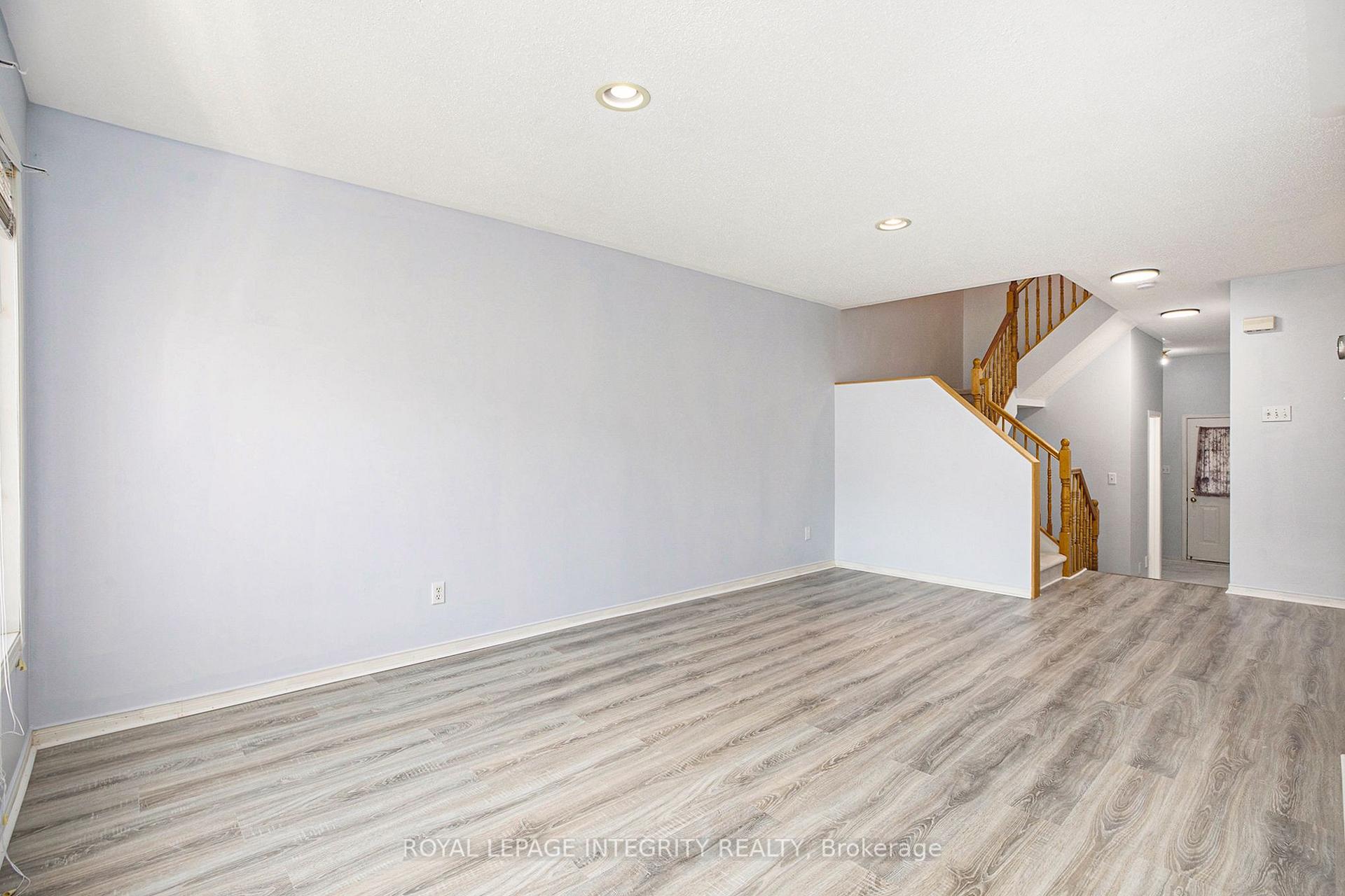 Photo 2 of 67 Landover Crescent, Ottawa, Kanata - Emerald Meadows/Trailwest — HOMEH