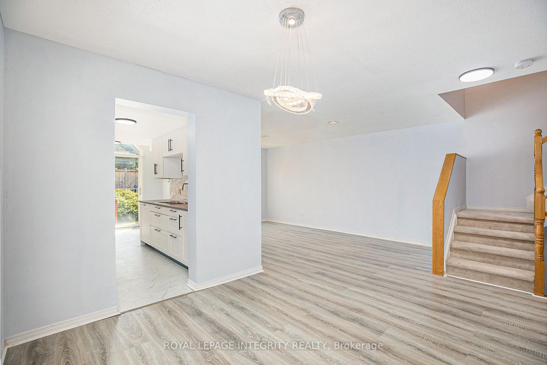 Photo 3 of 67 Landover Crescent, Ottawa, Kanata - Emerald Meadows/Trailwest — HOMEH