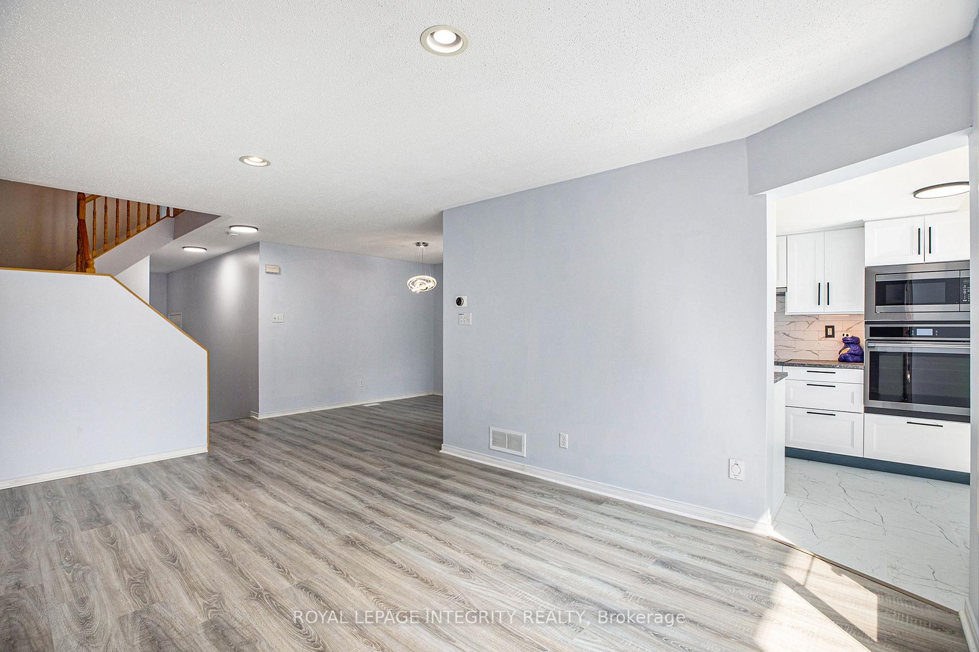Photo 4 of 67 Landover Crescent, Ottawa, Kanata - Emerald Meadows/Trailwest — HOMEH
