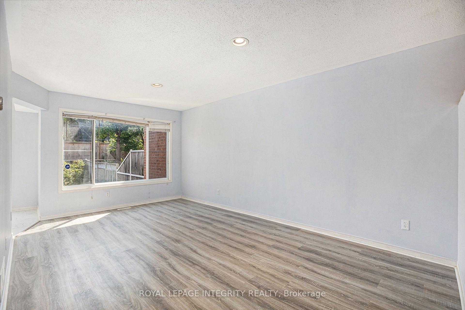 Photo 6 of 67 Landover Crescent, Ottawa, Kanata - Emerald Meadows/Trailwest — HOMEH