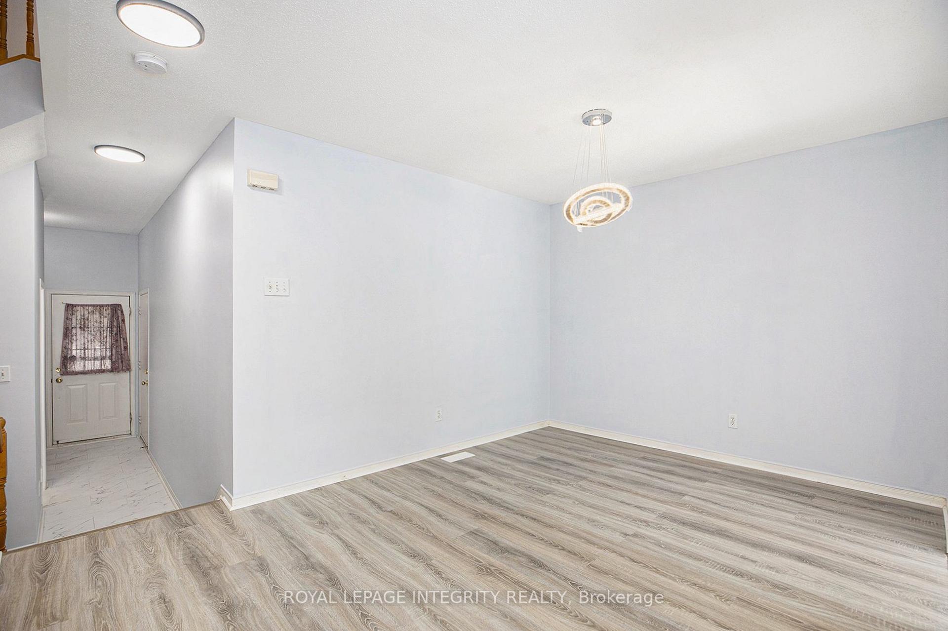 Photo 7 of 67 Landover Crescent, Ottawa, Kanata - Emerald Meadows/Trailwest — HOMEH