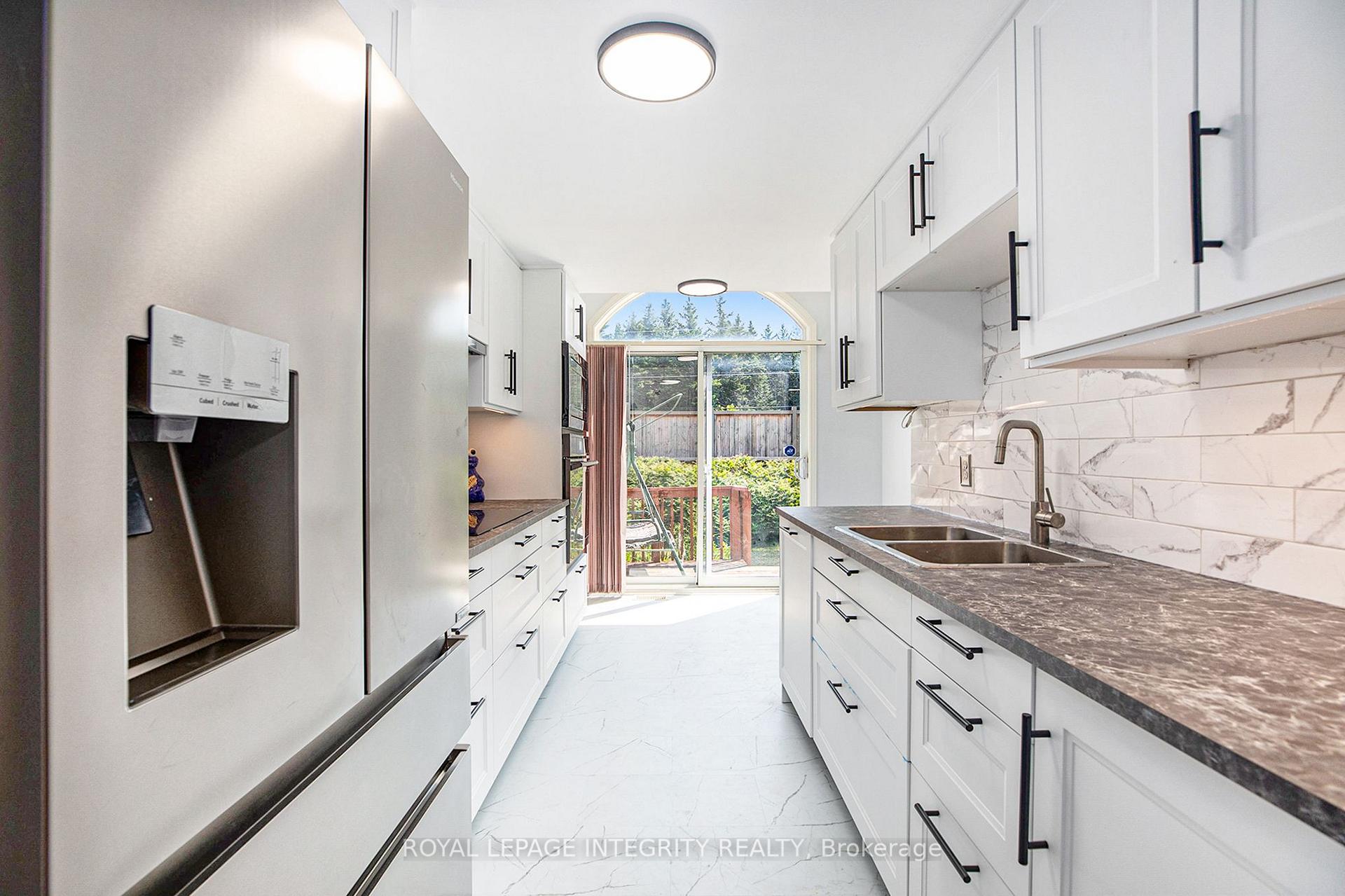 Photo 8 of 67 Landover Crescent, Ottawa, Kanata - Emerald Meadows/Trailwest — HOMEH