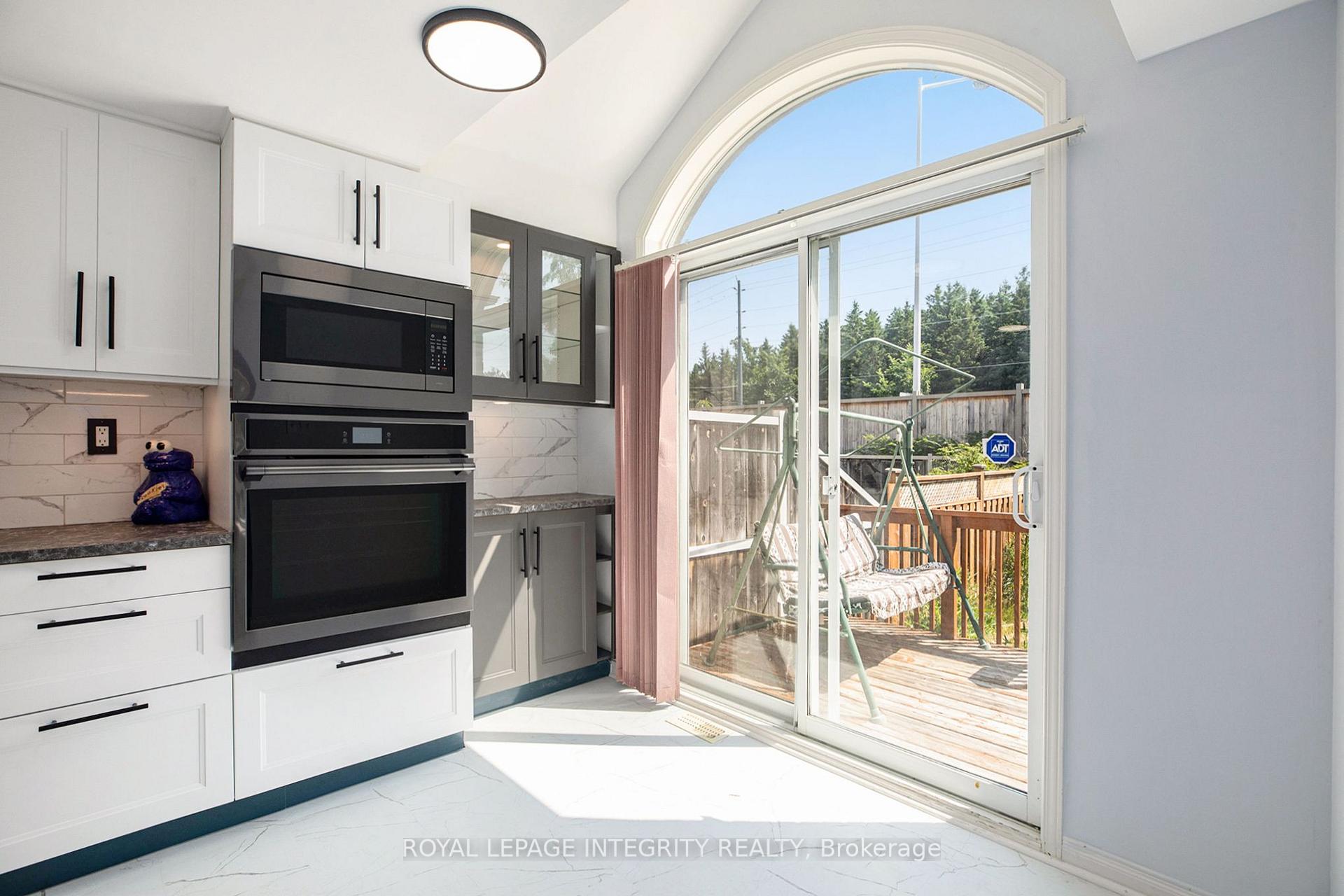 Photo 10 of 67 Landover Crescent, Ottawa, Kanata - Emerald Meadows/Trailwest — HOMEH
