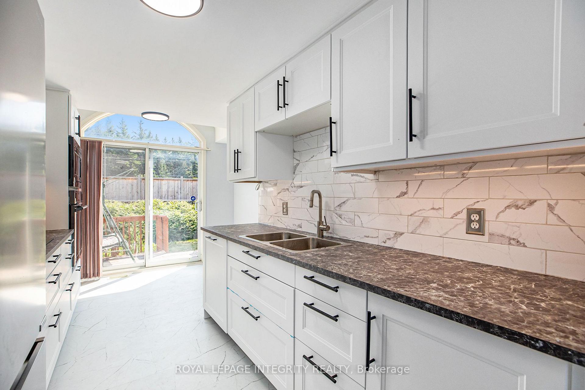 Photo 12 of 67 Landover Crescent, Ottawa, Kanata - Emerald Meadows/Trailwest — HOMEH