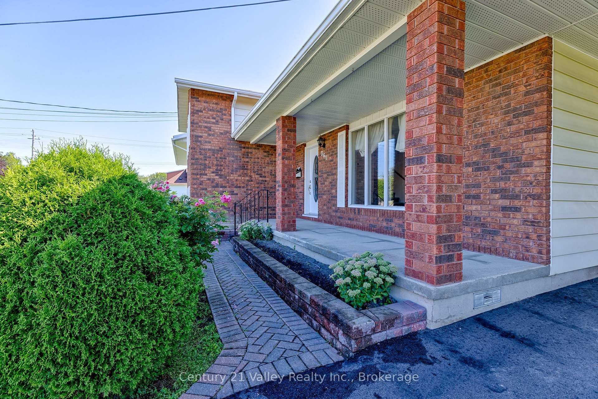 Photo 3 of 361 Sidney Avenue E, Renfrew, Renfrew — HOMEH