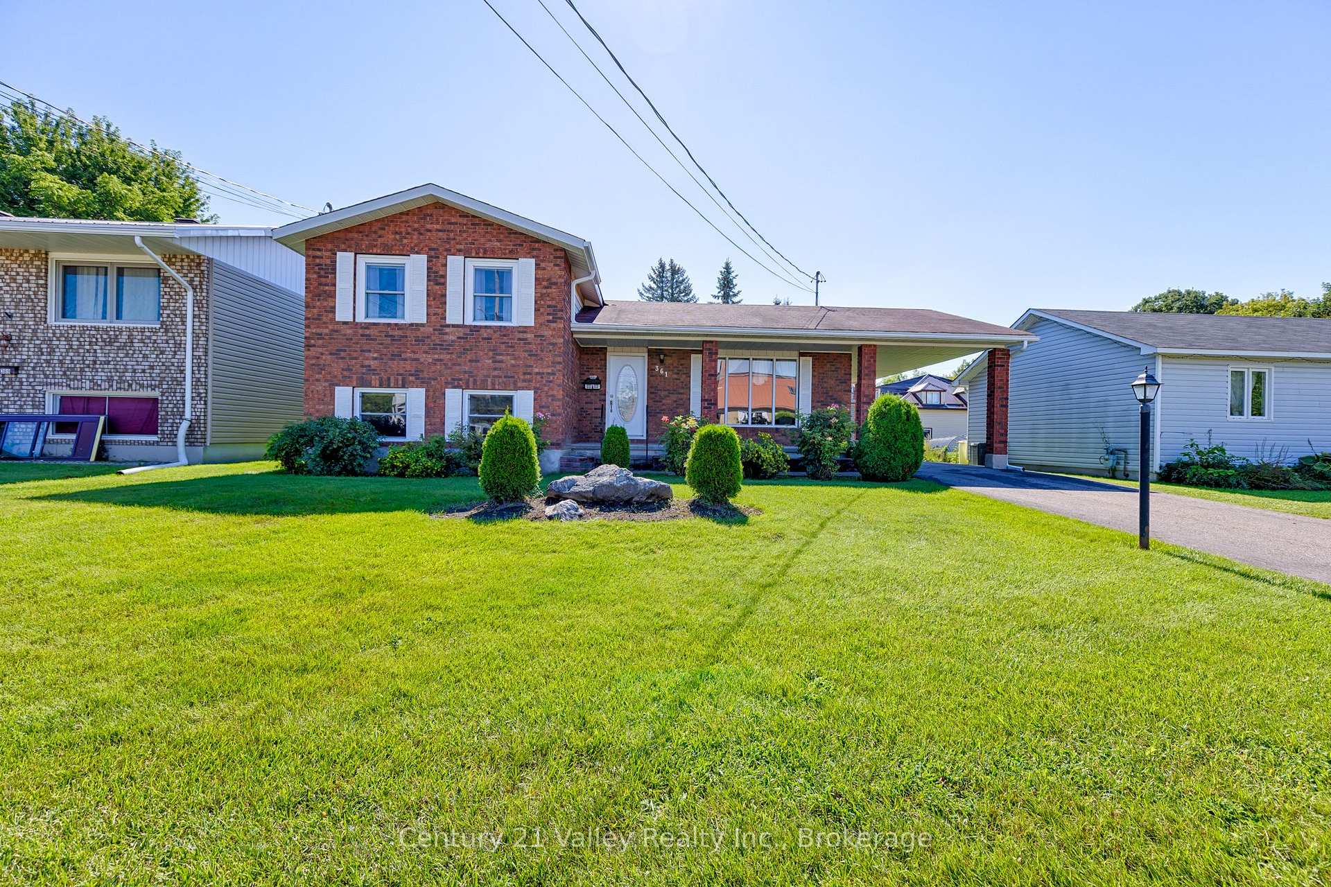 Photo 2 of 361 Sidney Avenue E, Renfrew, Renfrew — HOMEH