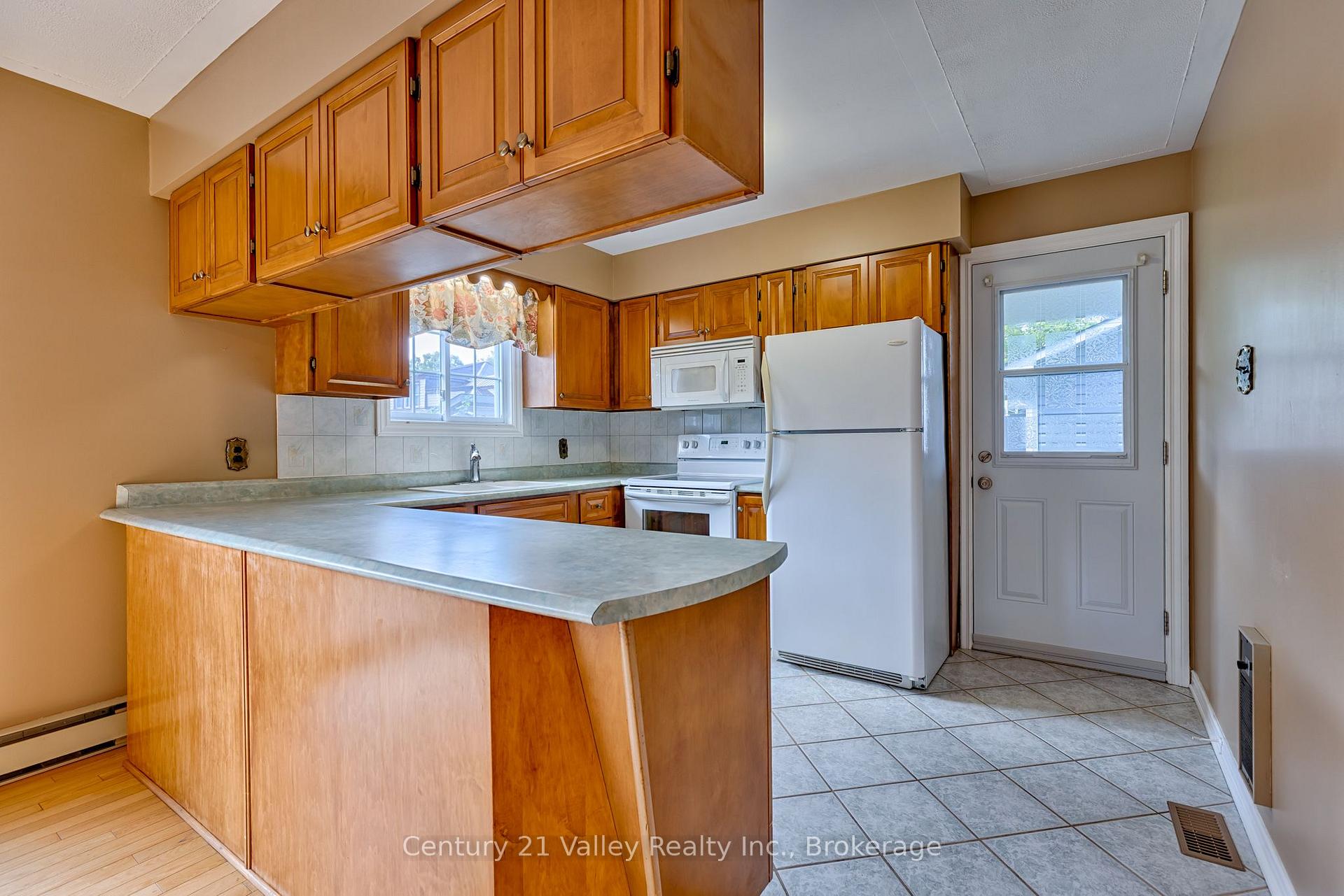Photo 11 of 361 Sidney Avenue E, Renfrew, Renfrew — HOMEH