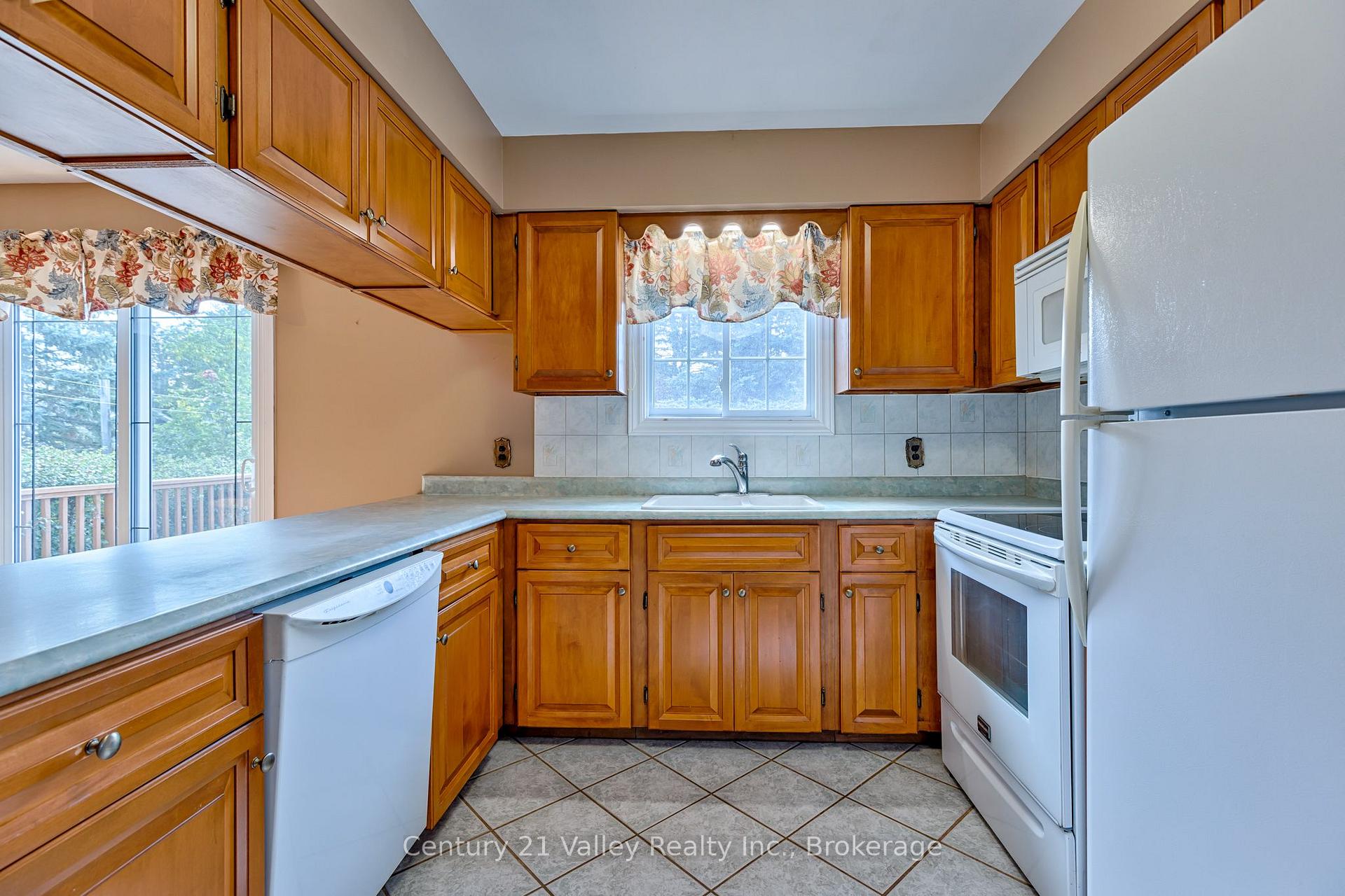 Photo 16 of 361 Sidney Avenue E, Renfrew, Renfrew — HOMEH