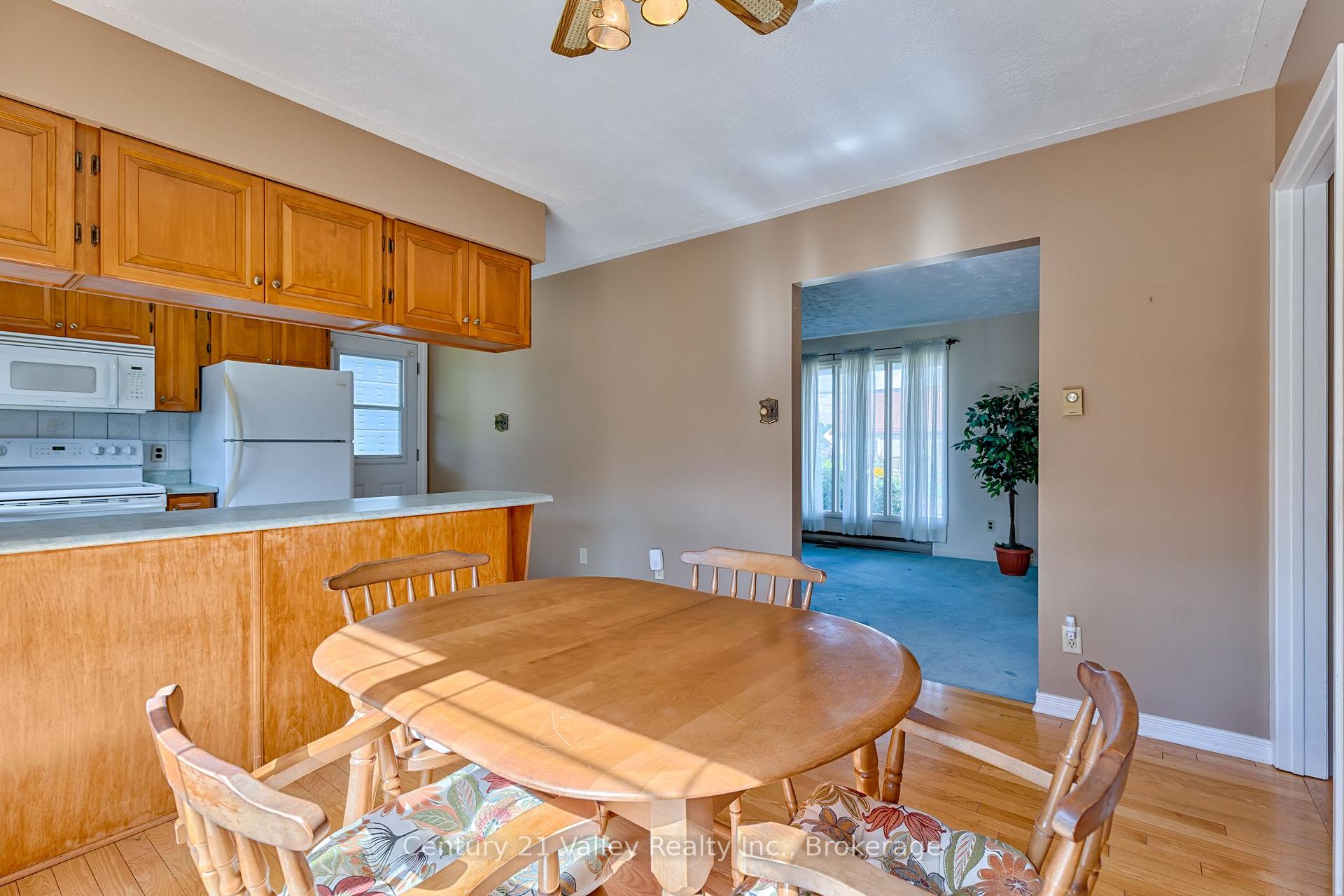 Photo 17 of 361 Sidney Avenue E, Renfrew, Renfrew — HOMEH
