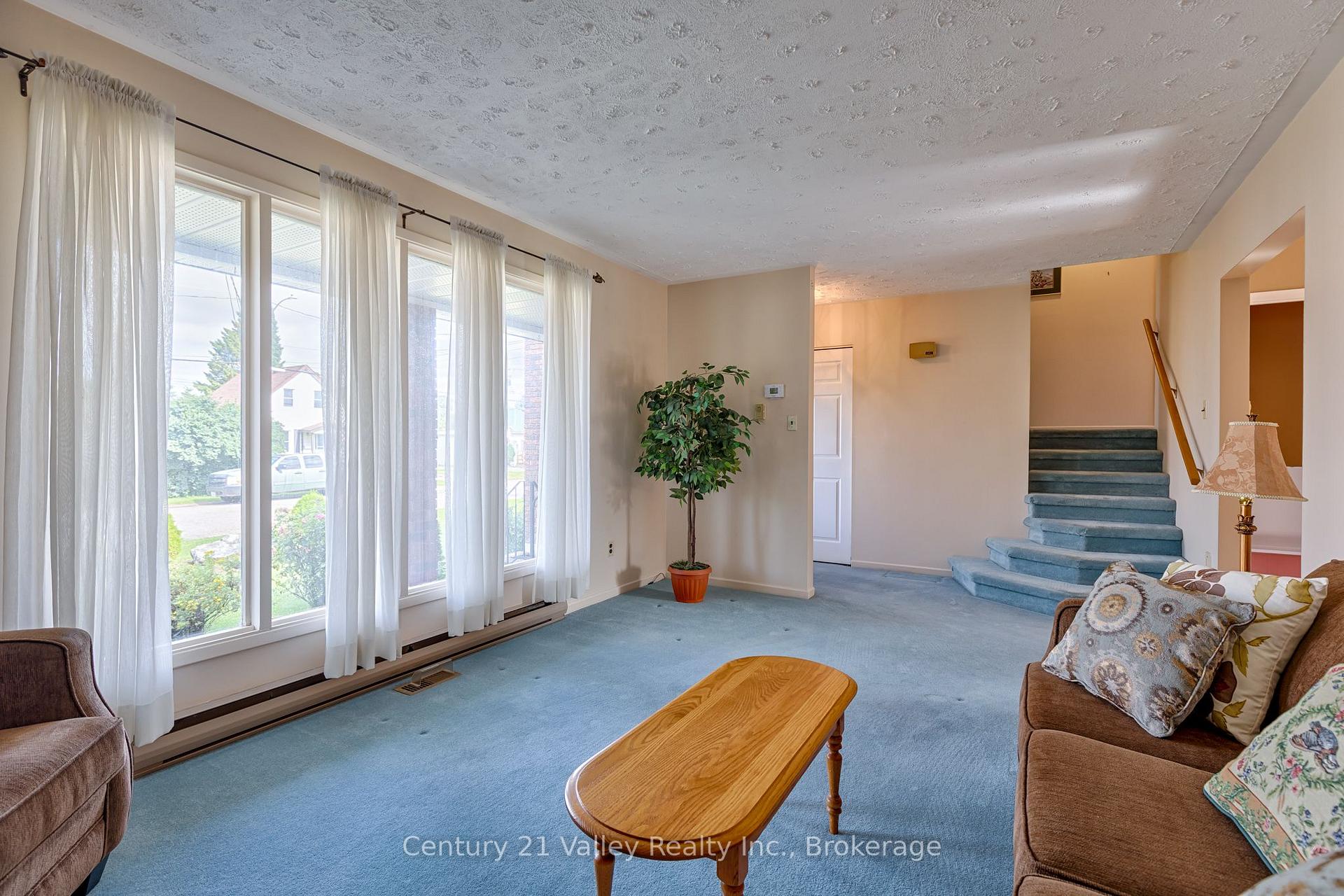 Photo 20 of 361 Sidney Avenue E, Renfrew, Renfrew — HOMEH