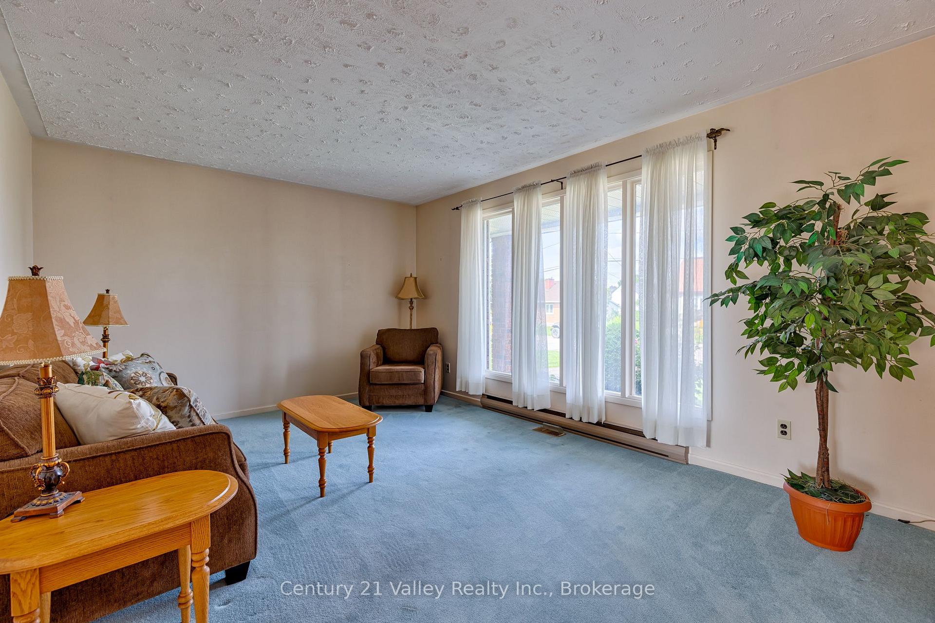 Photo 21 of 361 Sidney Avenue E, Renfrew, Renfrew — HOMEH
