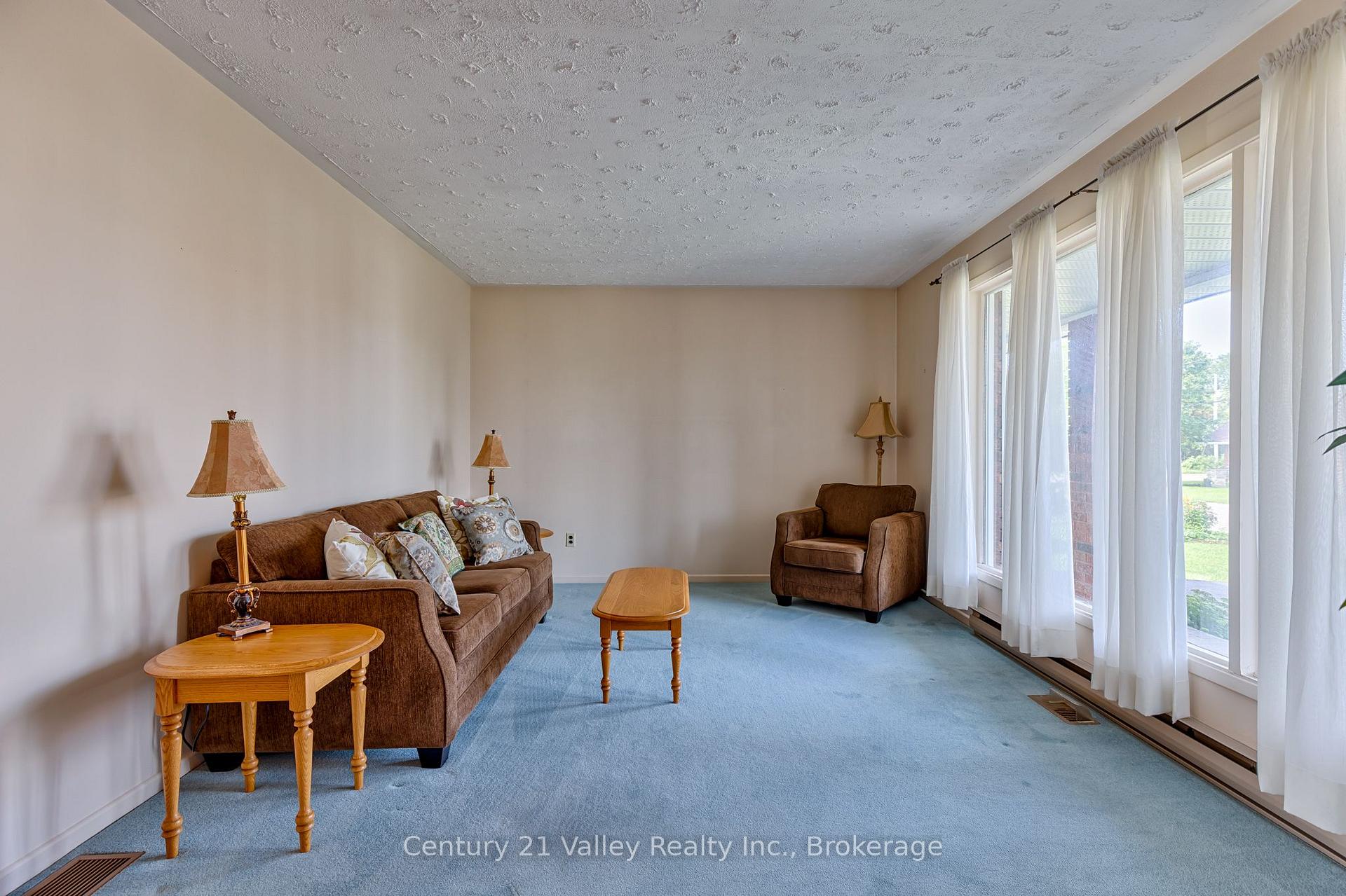 Photo 23 of 361 Sidney Avenue E, Renfrew, Renfrew — HOMEH