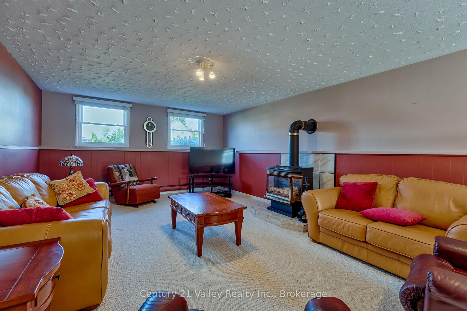 Photo 29 of 361 Sidney Avenue E, Renfrew, Renfrew — HOMEH