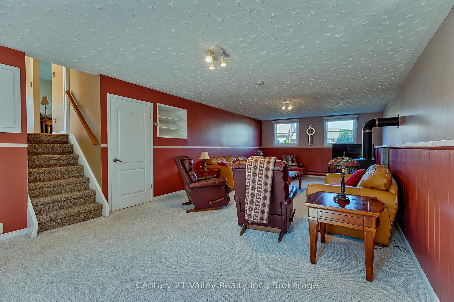 Photo 31 of 361 Sidney Avenue E, Renfrew, Renfrew — HOMEH