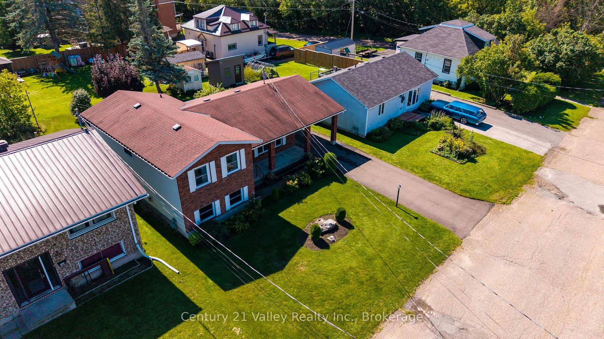 Photo 37 of 361 Sidney Avenue E, Renfrew, Renfrew — HOMEH