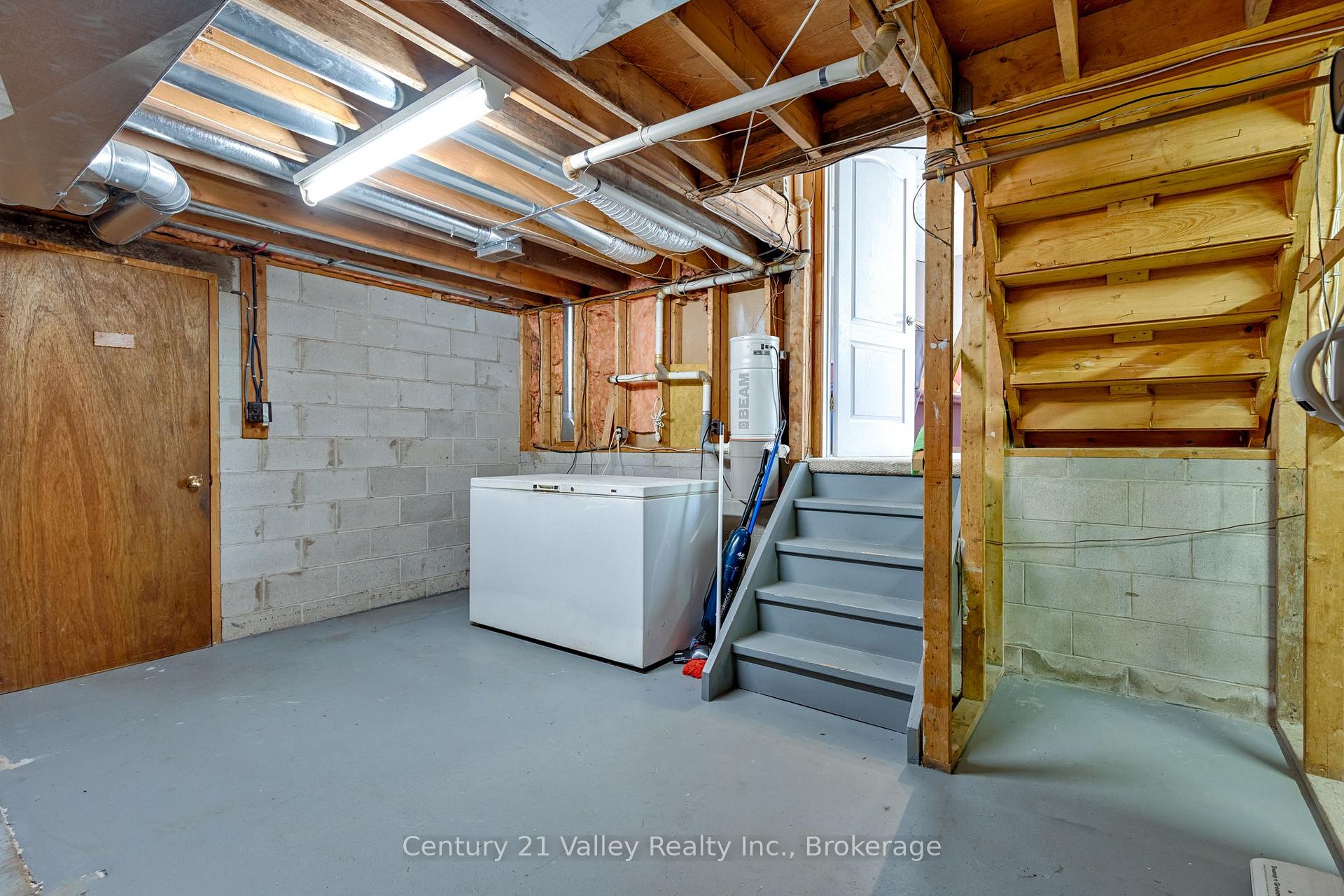 Photo 39 of 361 Sidney Avenue E, Renfrew, Renfrew — HOMEH