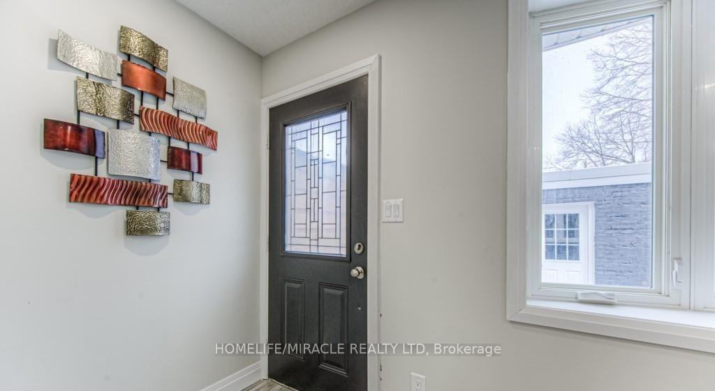 Photo 2 of 152 Overlea Drive, Kitchener, Forest Hill — HOMEH