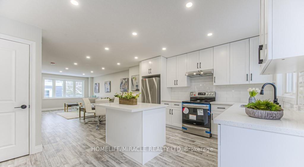 Photo 3 of 152 Overlea Drive, Kitchener, Forest Hill — HOMEH
